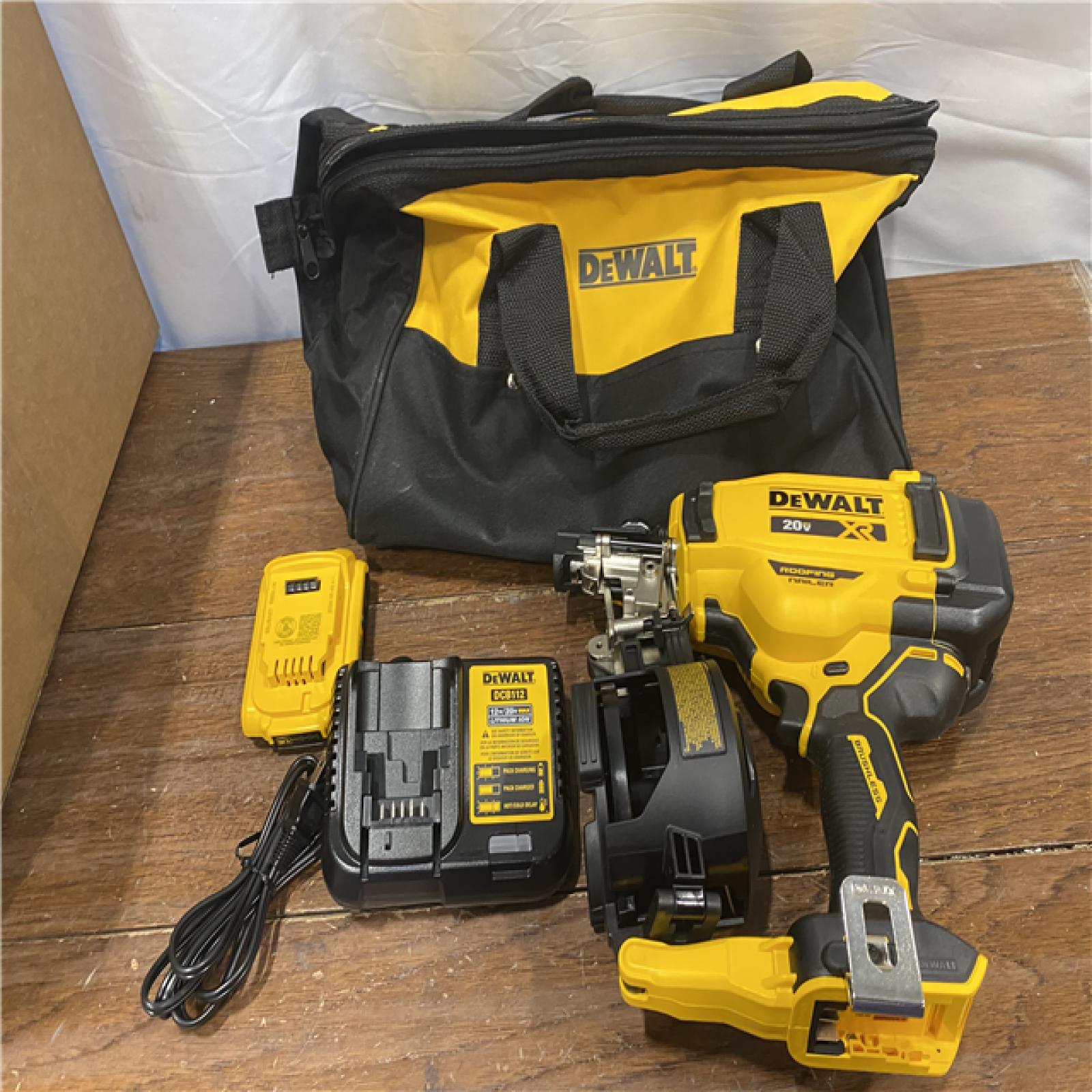 AS-ISDEWALT 2007898 Roofing Nailer Cordless