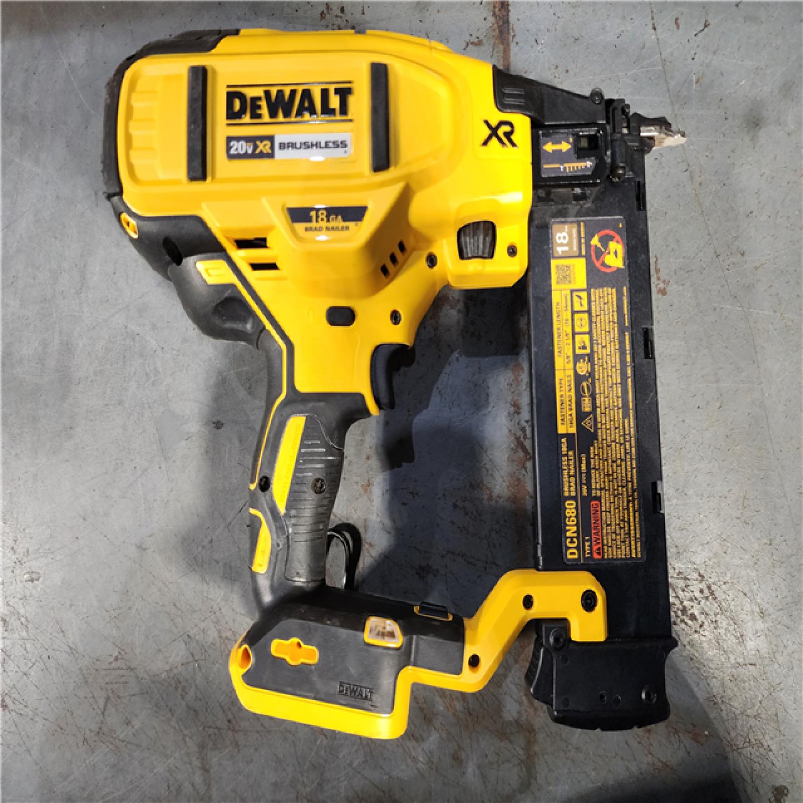 HOUSTON LOCATION - AS-IS DEWALT 20V MAX XR 18 Gauge Brad Nailer Kit