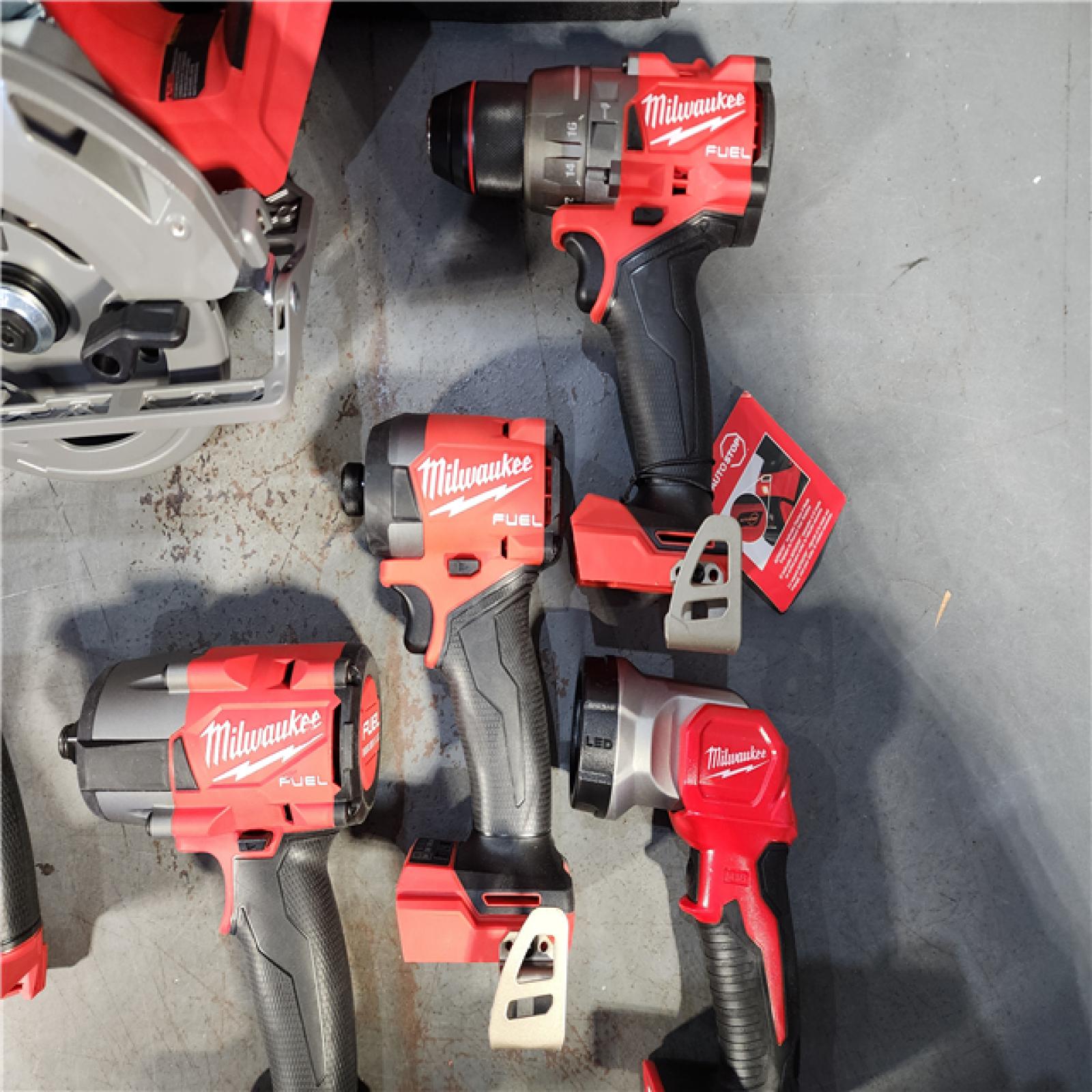 HOUSTON LOCATION - AS-IS (APPEARS LIKE NEW) MILWAUKEE 7 TOOL COMBO KIT W/ (2) 5.0 AH BATTERY, (2) CARRYING BAG & CHARGER