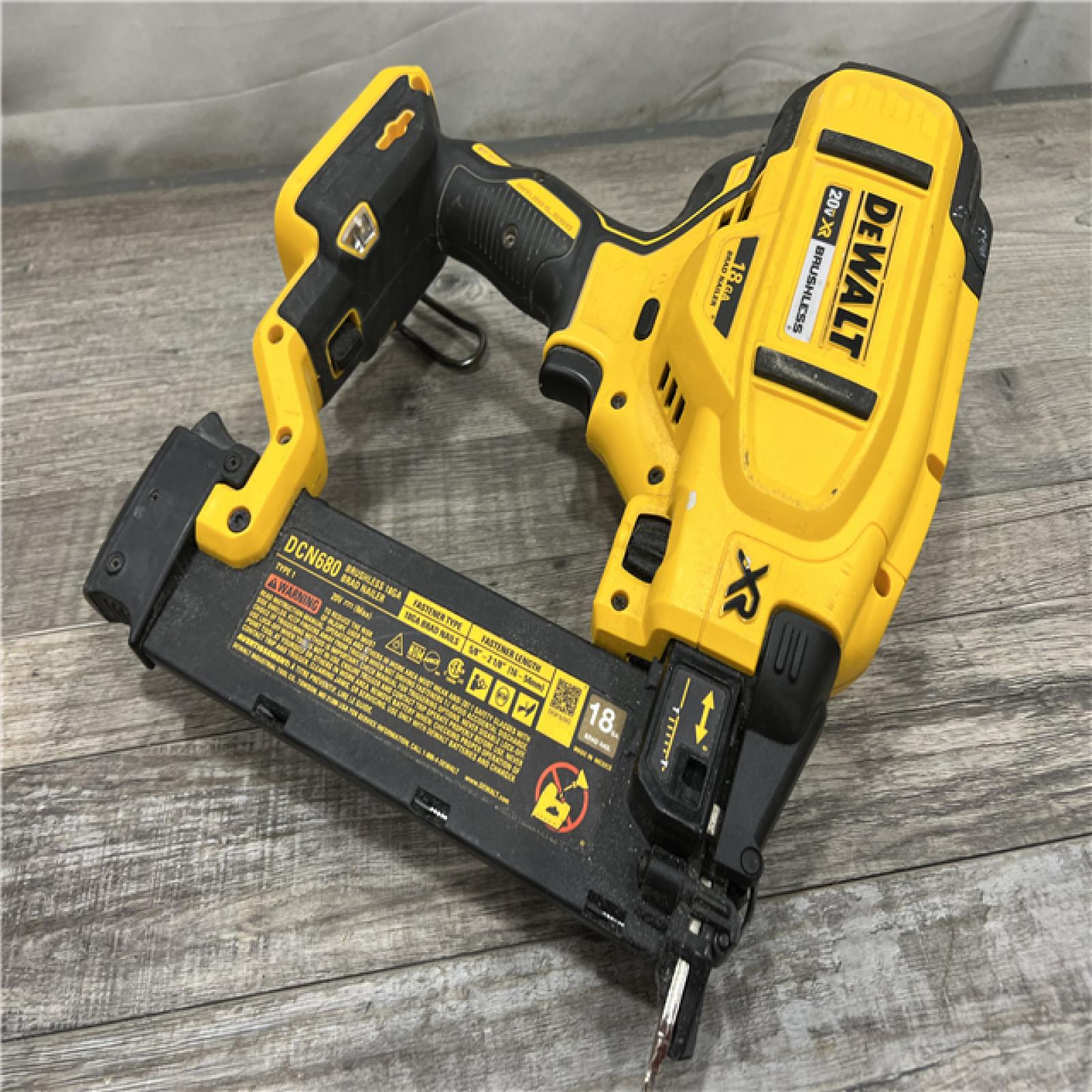 AS-IS DEWALT 20V MAX XR 18 Gauge Brad Nailer Kit