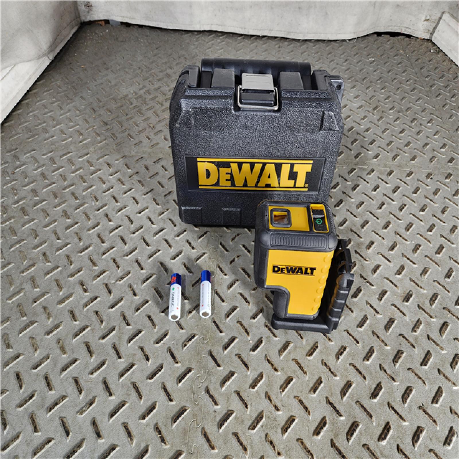 HOUSTON LOCATION - AS-IS (APPEARS LIKE NEW) DeWalt DW08302CG Green 3 Spot Laser Level