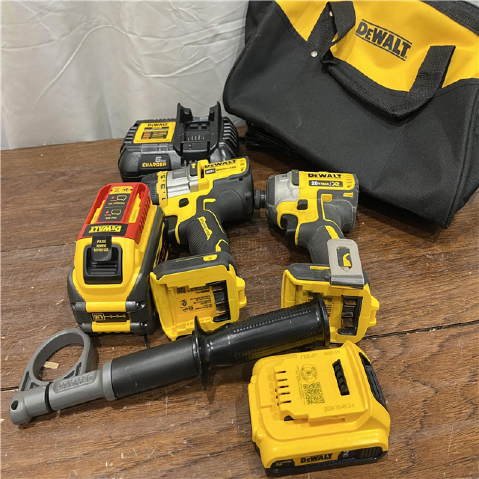 AS-ISDEWALT 20V MAX Cordless Brushless Hammer Drill/Driver 2 Tool Combo Kit with FLEXVOLT ADVANTAGE