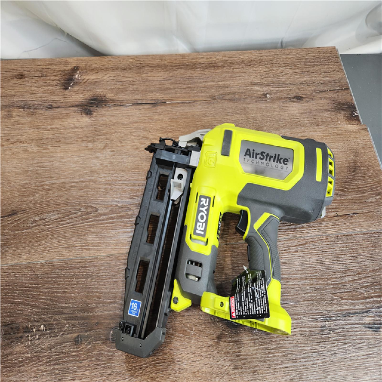 Ryobi one+ 18 volt deals 16 gauge finish nailer