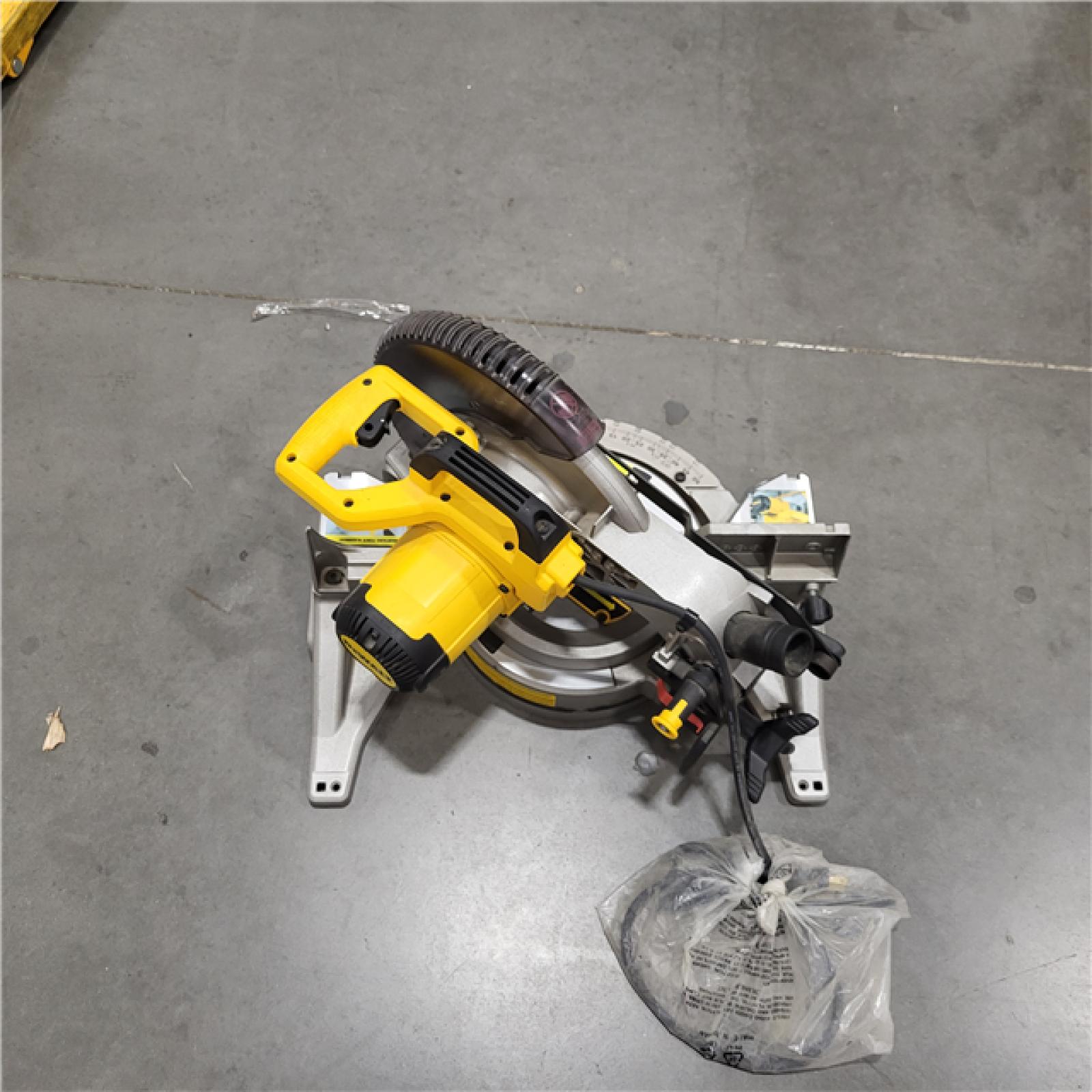 AS-IS Scie Ã€ Onglets CombinÃ©e De Dewalt, 15 a, 10 Po DWS713 - Rona