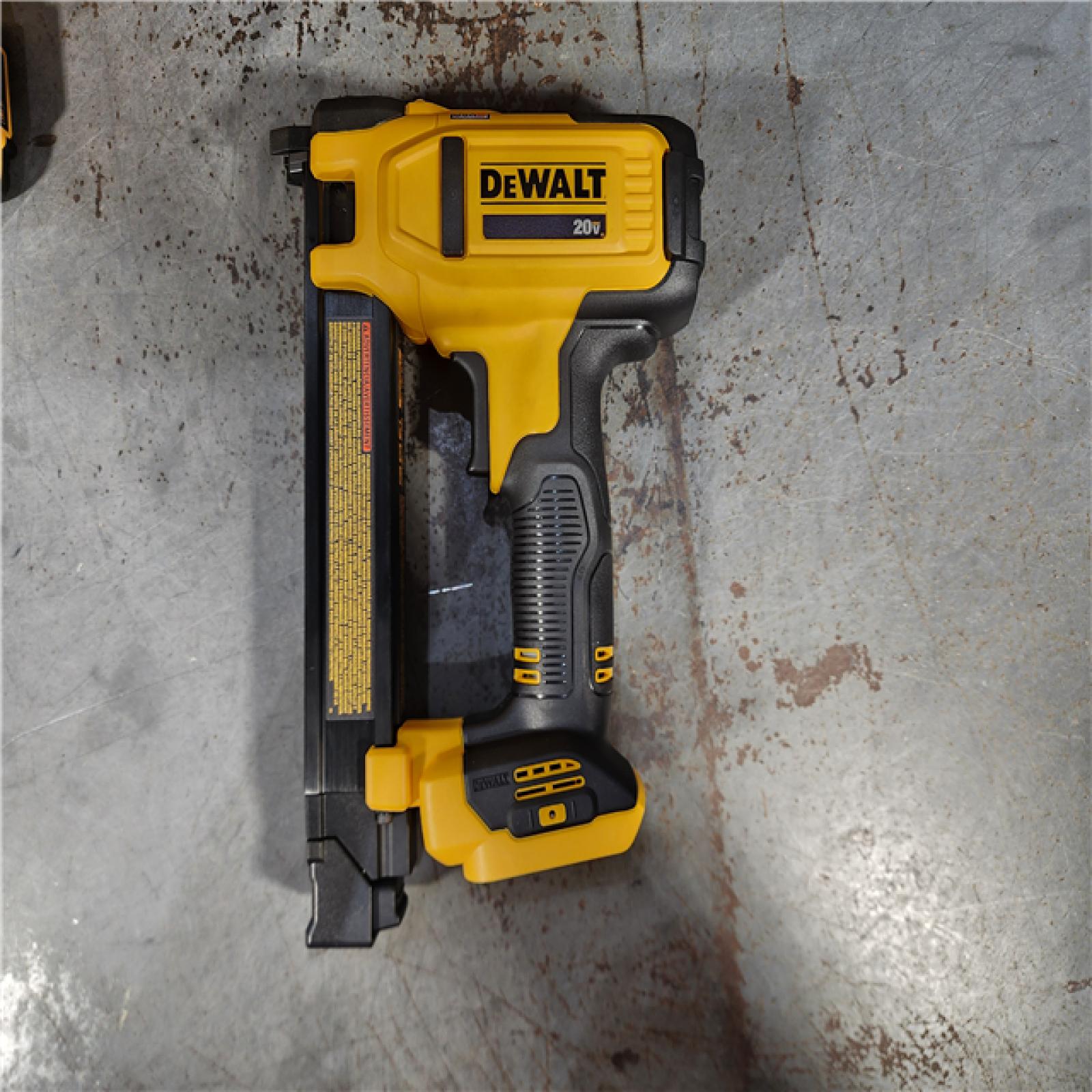 HOUSTON LOCATION - AS-IS (APPEARS LIKE NEW) Dewalt 20-Volt MAX Cordless Cable Stapler Kit