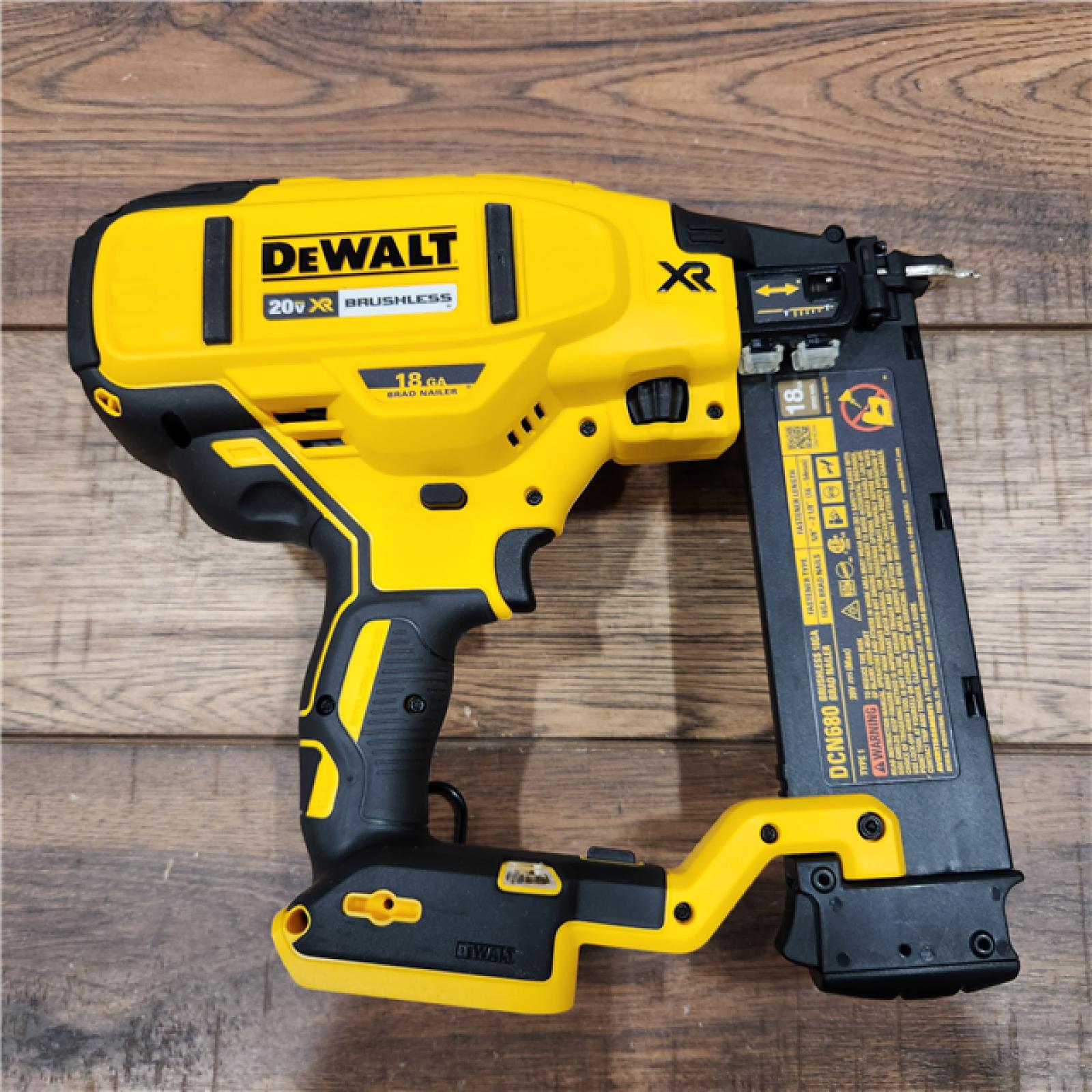 AS-IS DEWALT 20V MAX XR 18 Gauge Brad Nailer Kit