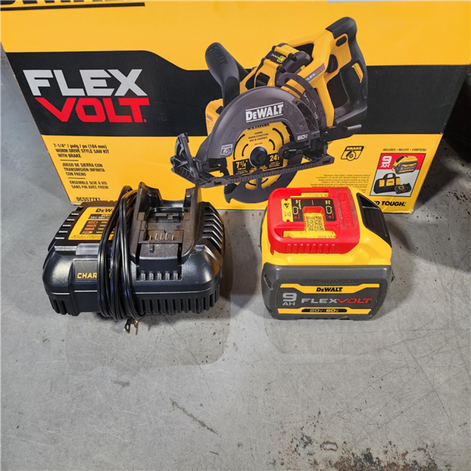 HOUSTON LOCATION - AS-IS (APPEARS LIKE NEW) DEWALT DCS577X1 60V FLEXVOLT MAX Lithium-Ion 7-1/4 Brushless Cordless Wormdrive Style Circular Saw Kit 9.0 Ah