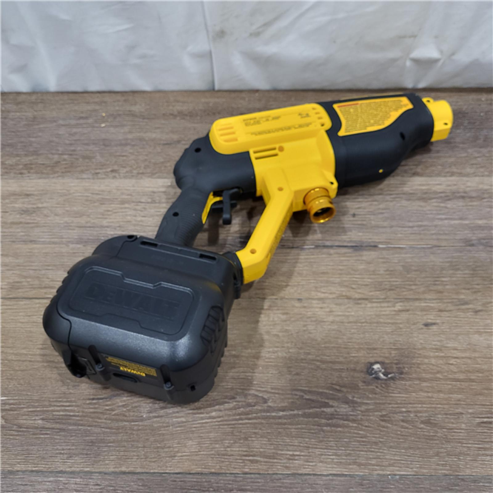 AS-IS Dewalt 20V 550 PSI  1 GPM Cordless Power Cleaner W/ 4 Nozzles Tool-Only DCPW550B