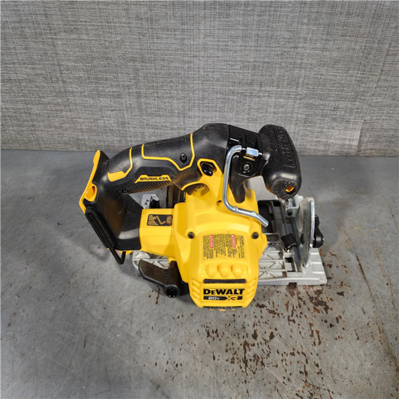 HOUSTON LOCATION - AS-IS DeWALT DCS565B 20V Max Brushless 6.5   Cordless Circular Saw (TOOL ONLY)