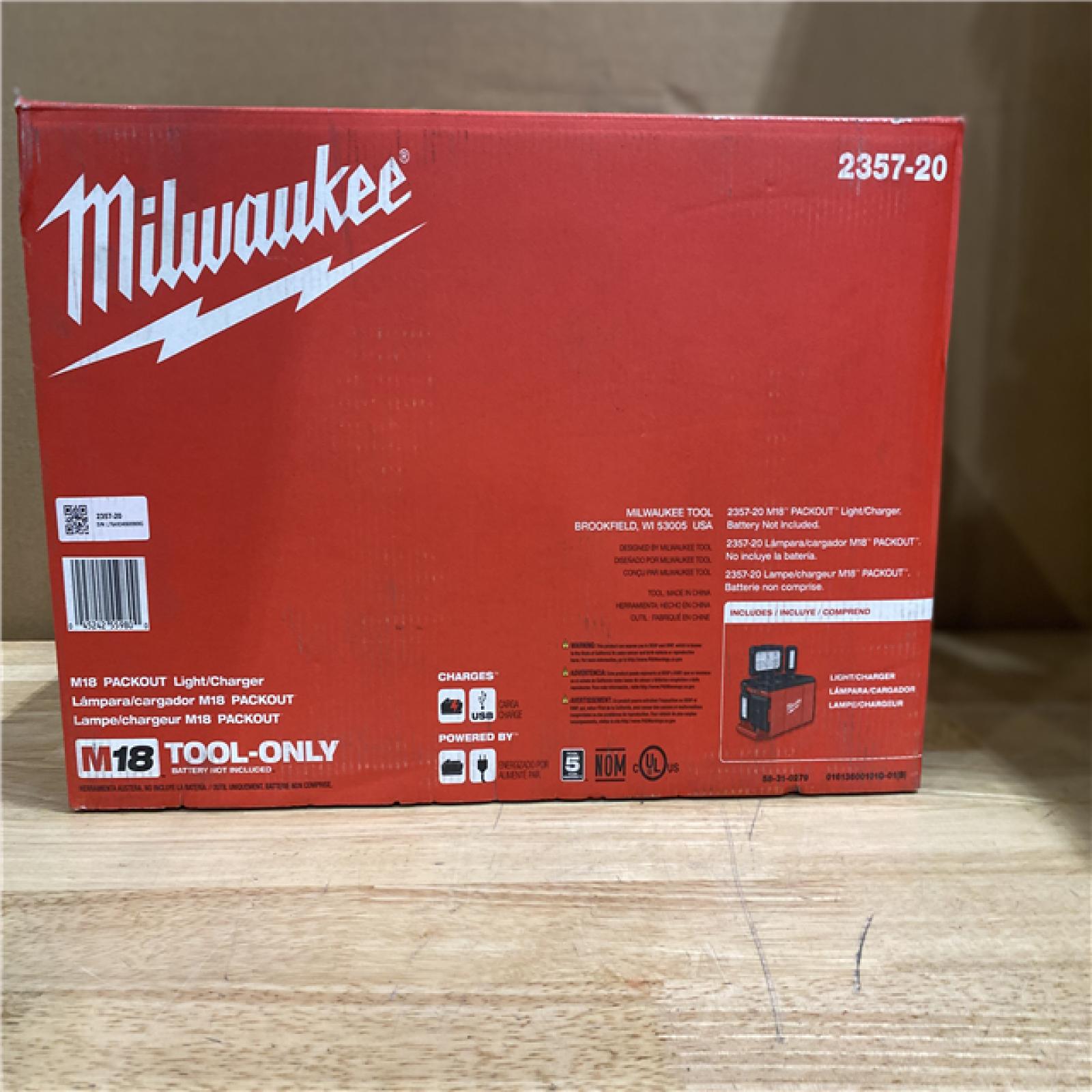 NEW! - Milwaukee M18 18-Volt Lithium-Ion Cordless PACKOUT 3000 Lumens LED Light with Built-In Charger