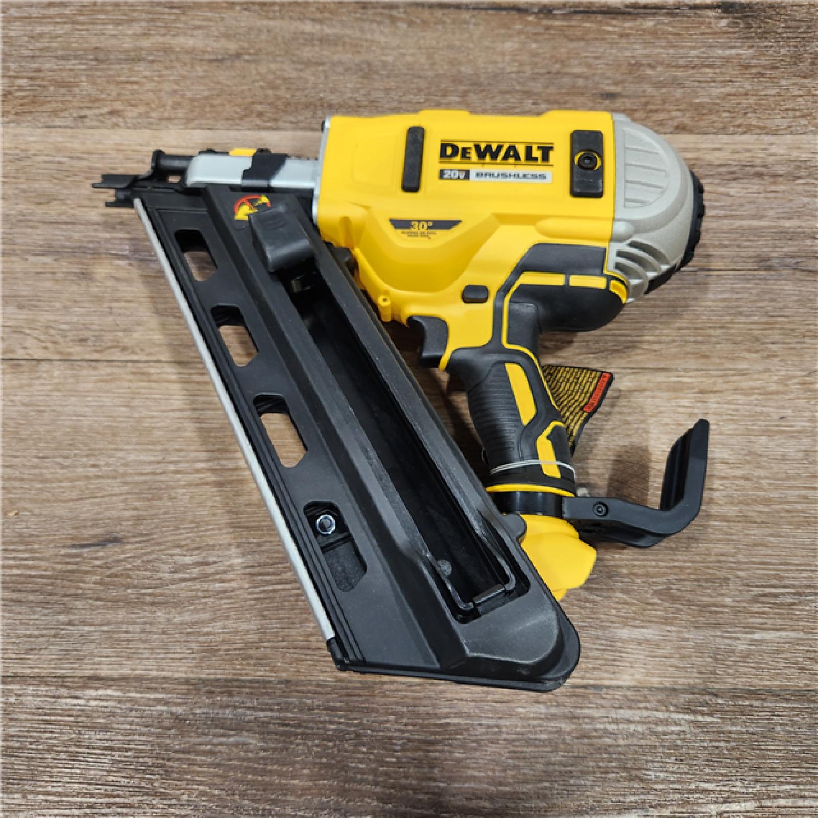 AS-IS DeWalt 20V MAX Brushless Cordless 2-Speed 30° Paper Collated Framing Nailer Kit