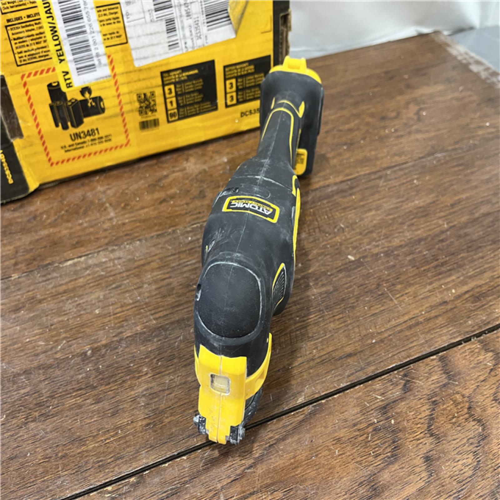 AS-ISDeWalt DCS354D1 20V Cordless Oscillating Multi-Tool with Battery and Charger