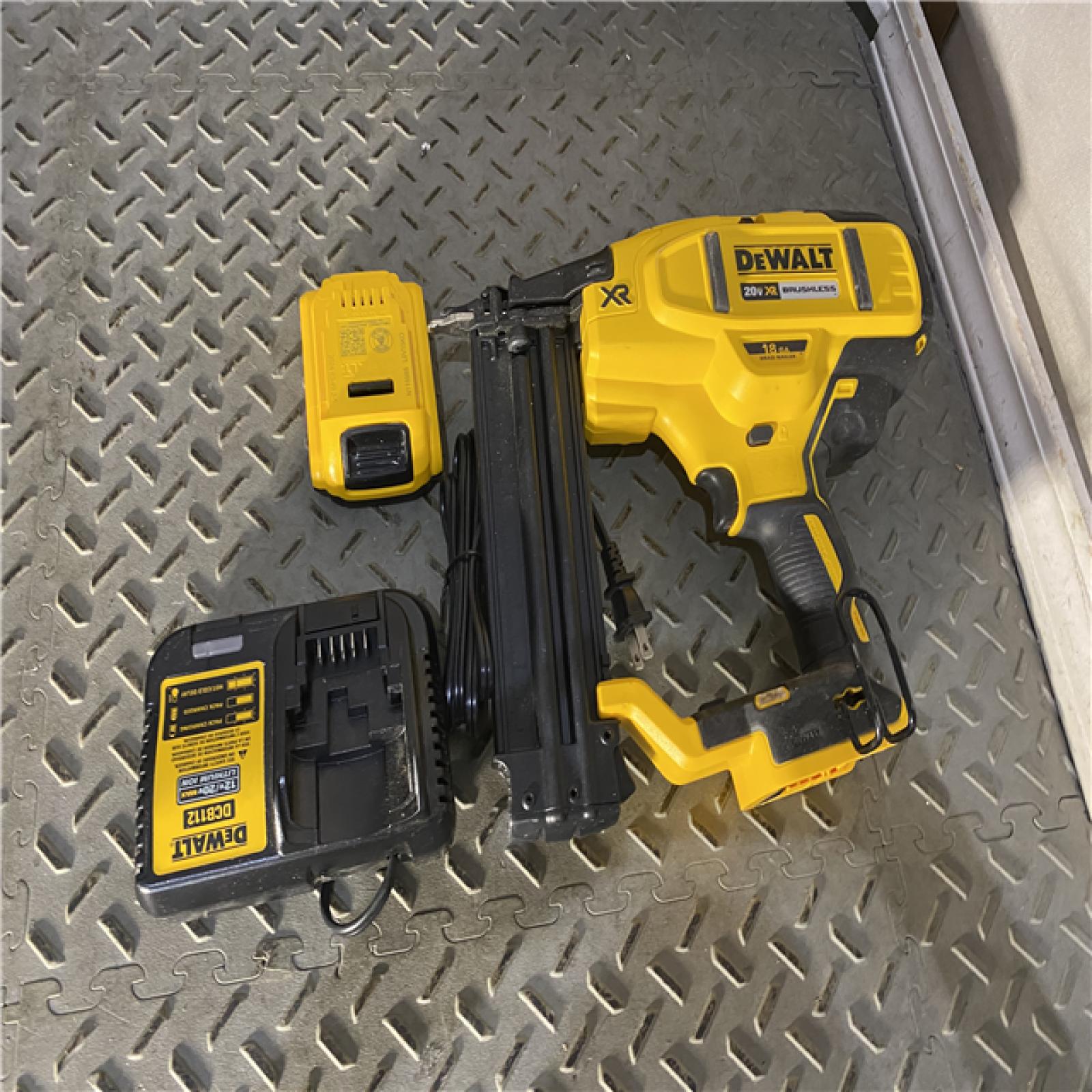 Houston location AS-IS DEWALT 20V MAX XR 18 Gauge Brad Nailer Kit