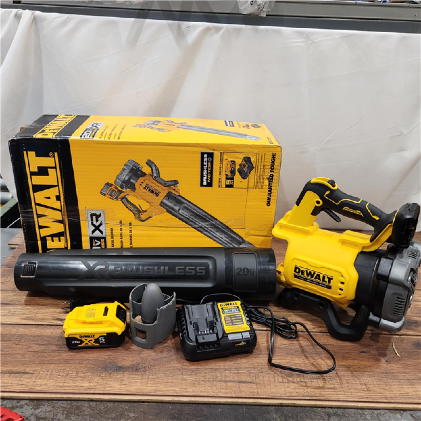 AS-IS DEWALT 20V MAX* XR Brushless Cordless Handheld Blower Kit