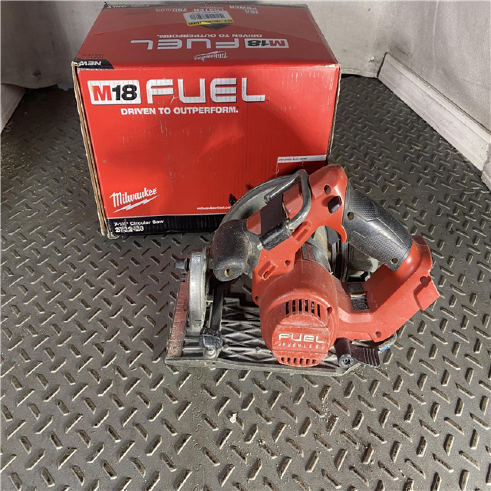 HOUSTON LOCATION - AS-IS Milwaukee M18 FUEL 7-1/4 Circular Saw