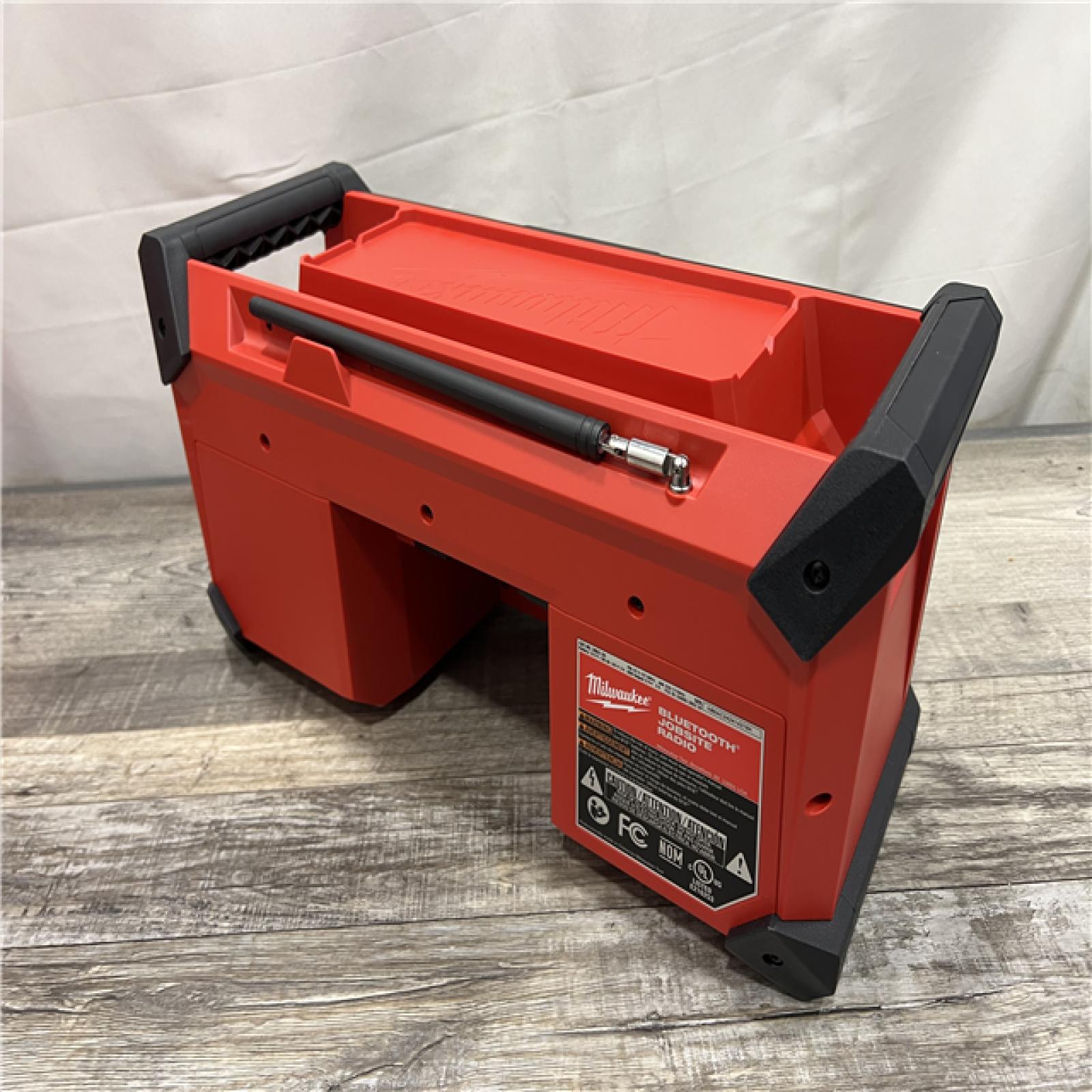 AS-IS MILWAUKEE M18 18V Lithium-Ion Cordless Jobsite Radio