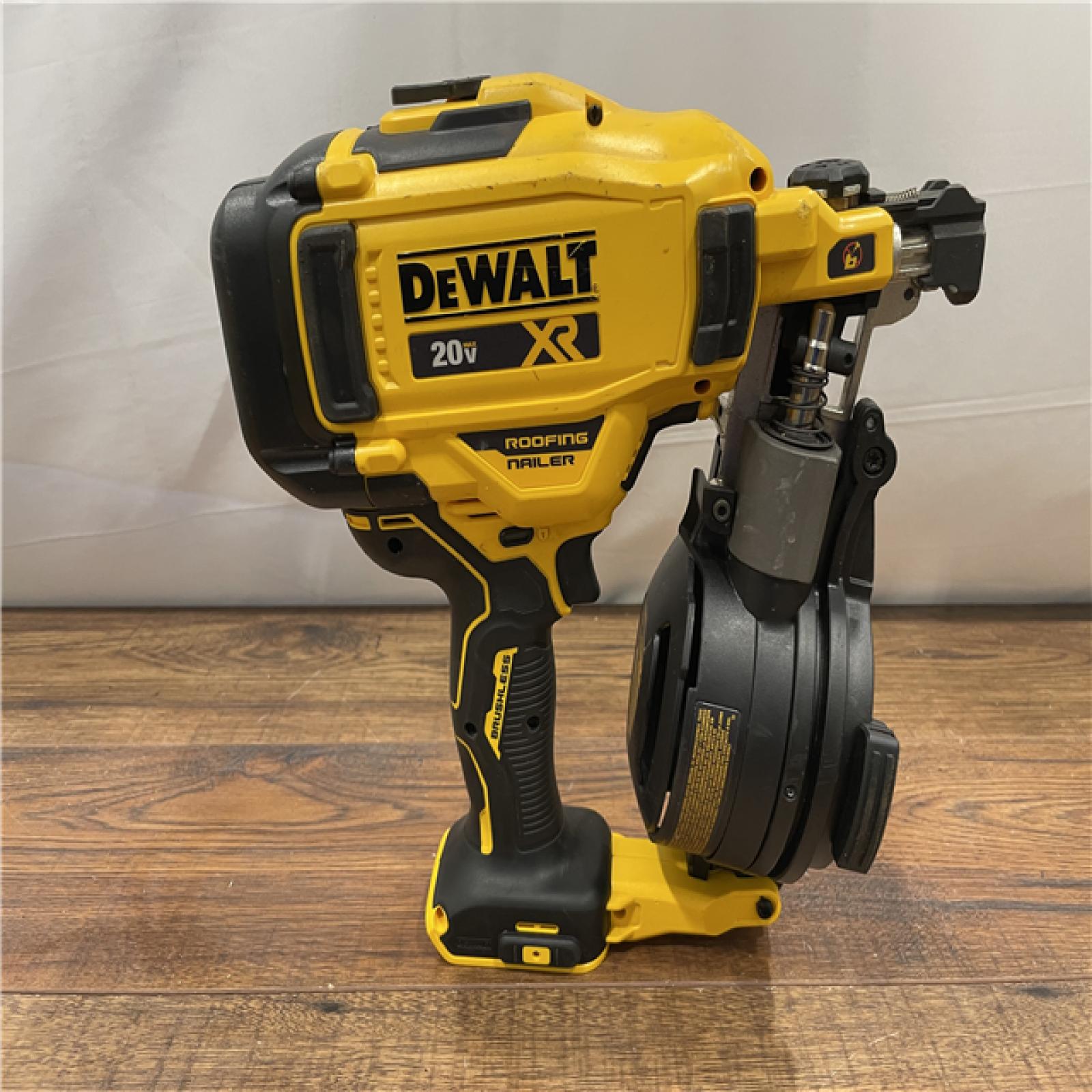 AS-IS DEWALT 20V MAX Lithium-Ion 15-Degree Electric Cordless Roofing Nailer Kit