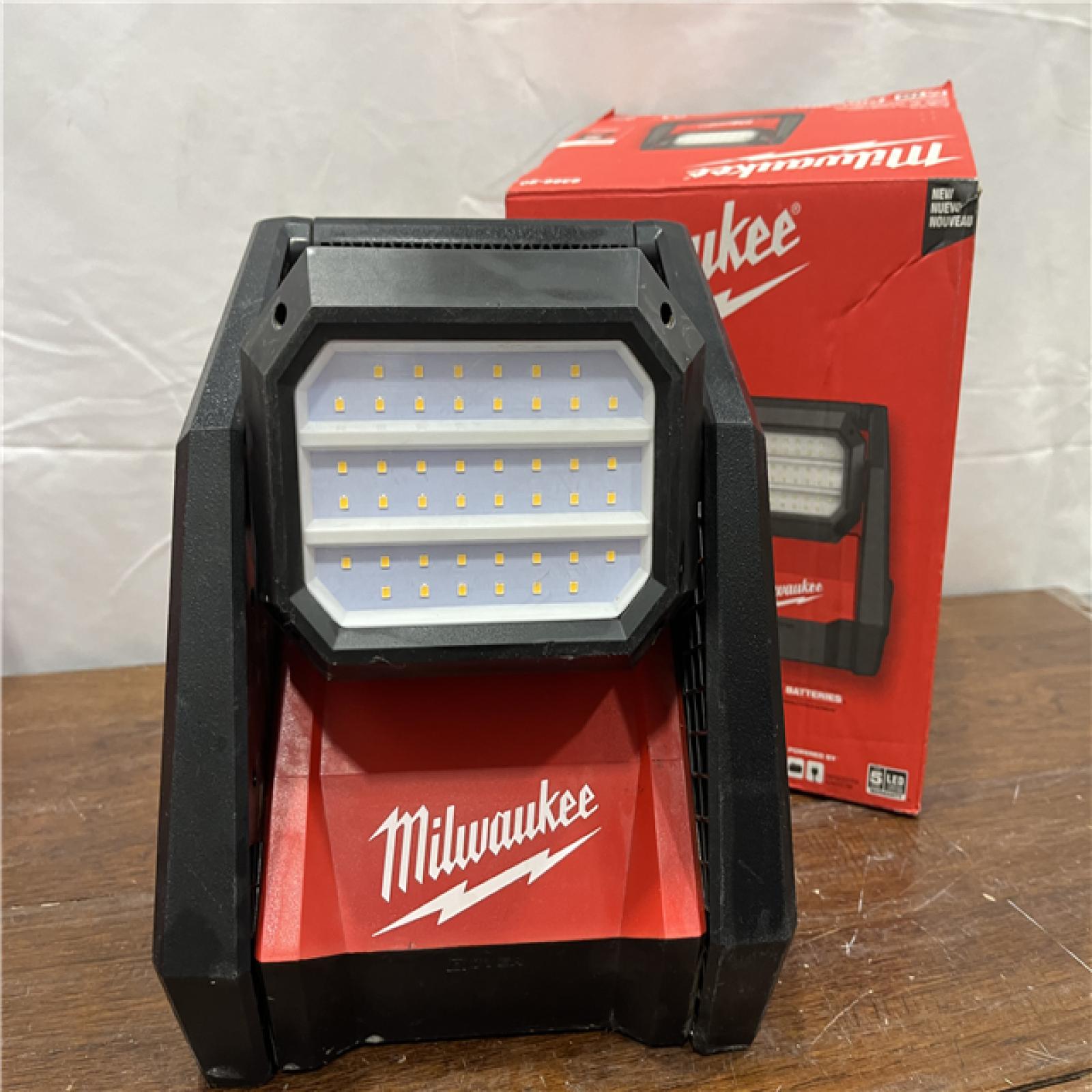 AS-IS Milwaukee M18 ROVER Dual Power Flood Light