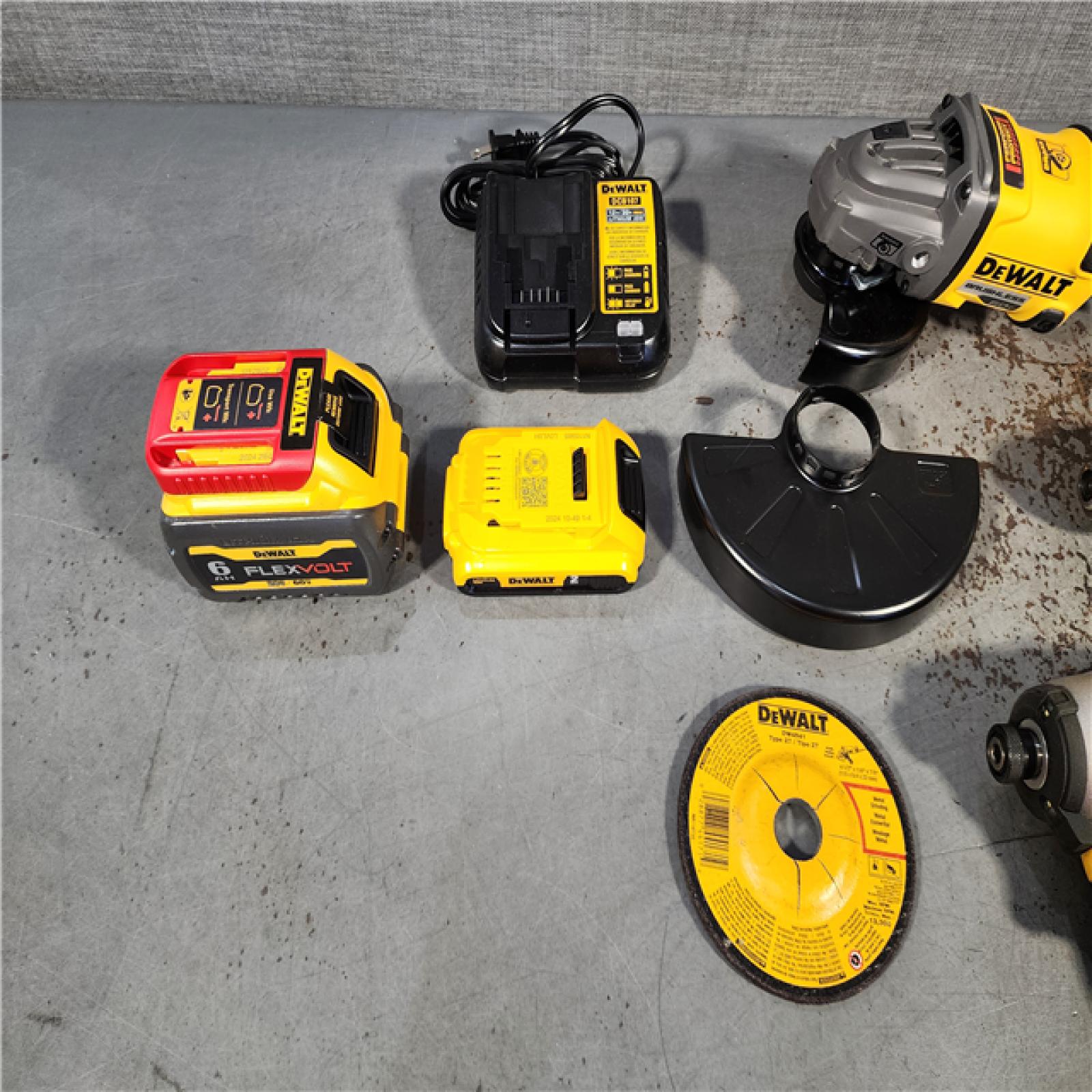 HOUSTON LOCATION - AS-IS DEWALT 3 TOOL COMBO KIT W/ (2) BATTERY & CHARGER