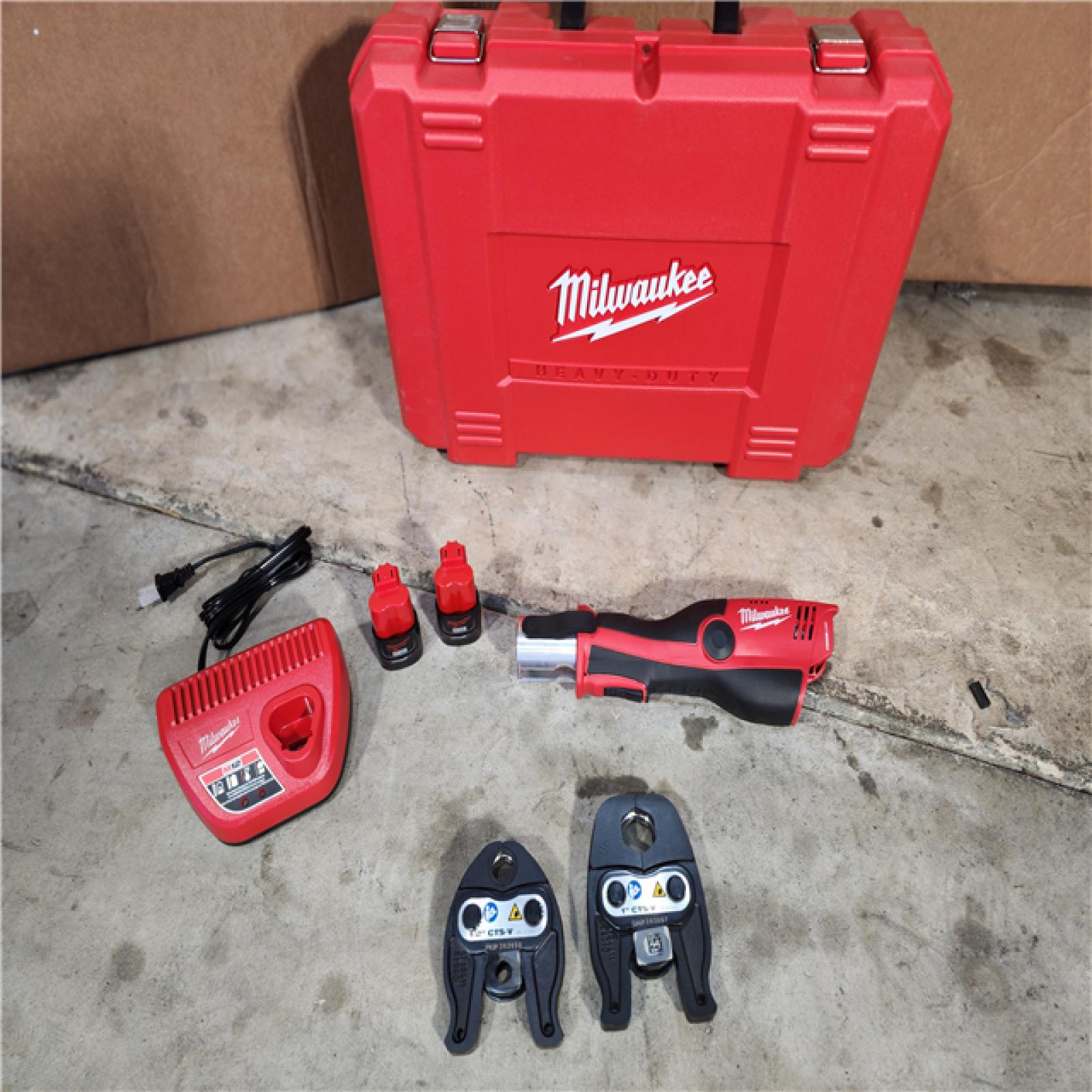 HOUSTON LOCATION - AS-IS Milwaukee M12 Force Logic Press Tool 1/2 in. to 1 in. Kit (MISSING 3/4 PRESS JAW)