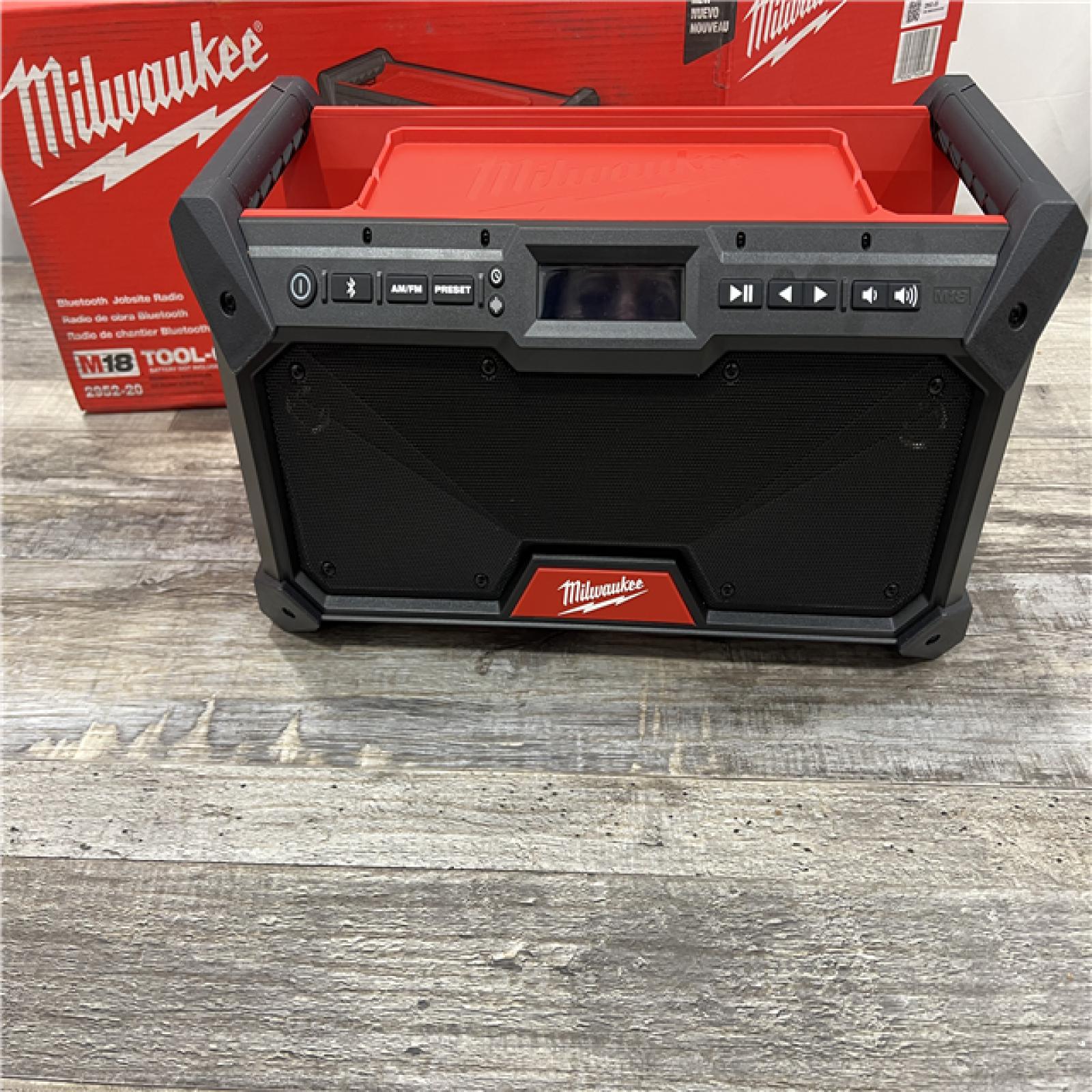 AS-IS MILWAUKEE M18 18V Lithium-Ion Cordless Jobsite Radio