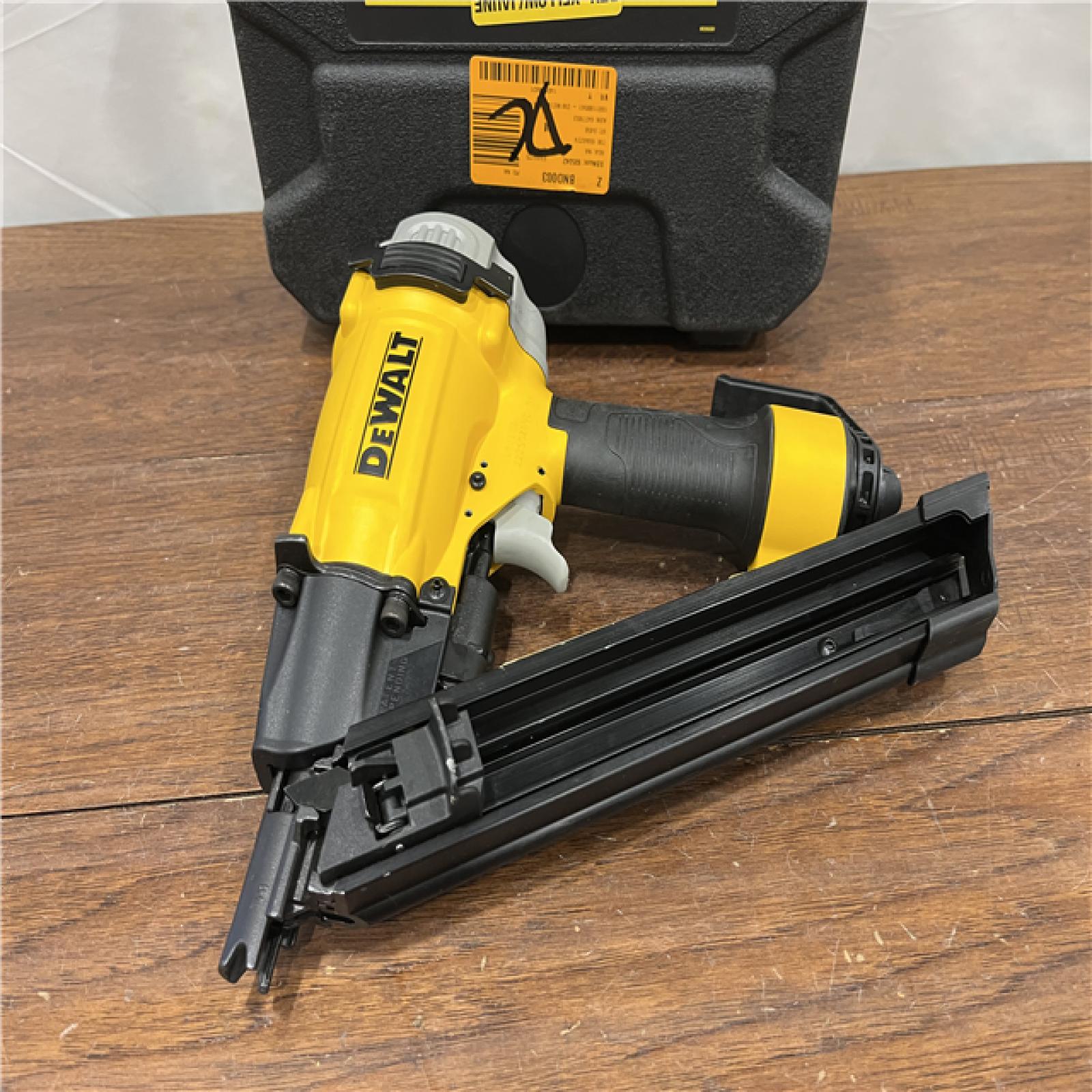 AS-ISDEWALT 35-Degree Pneumatic Metal Connector Nailer