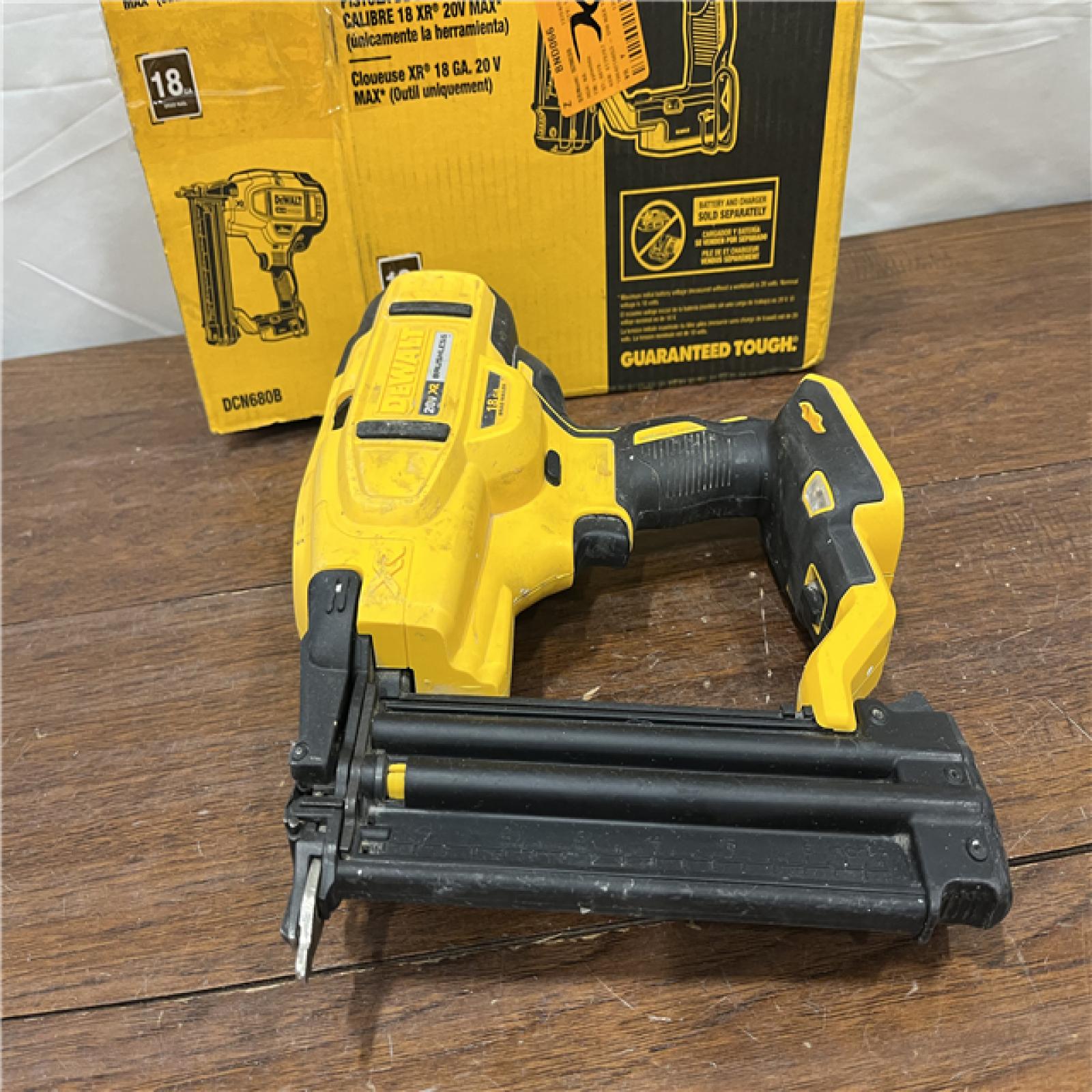 AS-ISDeWalt 20V MAX XR Lithium-Ion Electric Cordless 18-Gauge Brad Nailer (Tool Only)