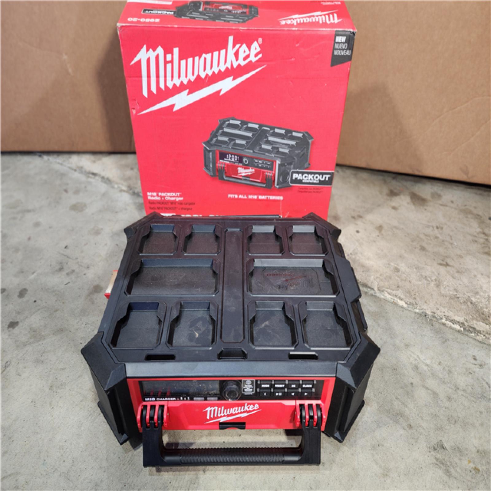 HOUSTON LOCATION - AS-IS Milwaukee 2950-20 18V M18 PACKOUT Lithium-Ion Cordless Radio + Charger (Tool Only)