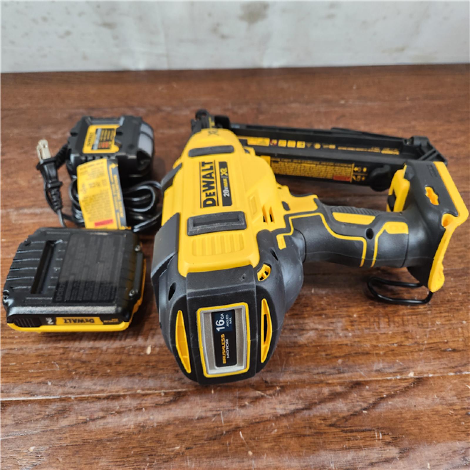 AS-IS DeWalt 20V MAX XR Brushless Cordless 16 Gauge Angled Finish Nailer Kit