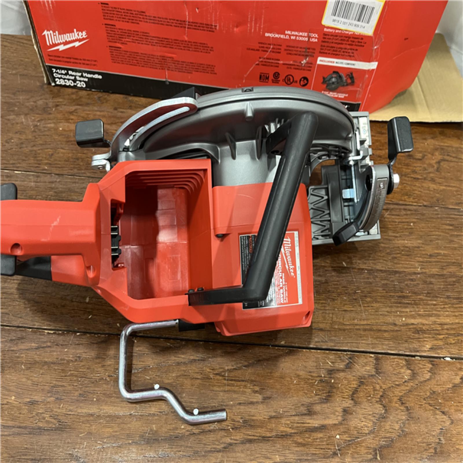 AS-ISMilwaukee 2830-20 Rear Handle Circular Saw M18 FUEL 7-1/4  Cordless Brushless Tool Only