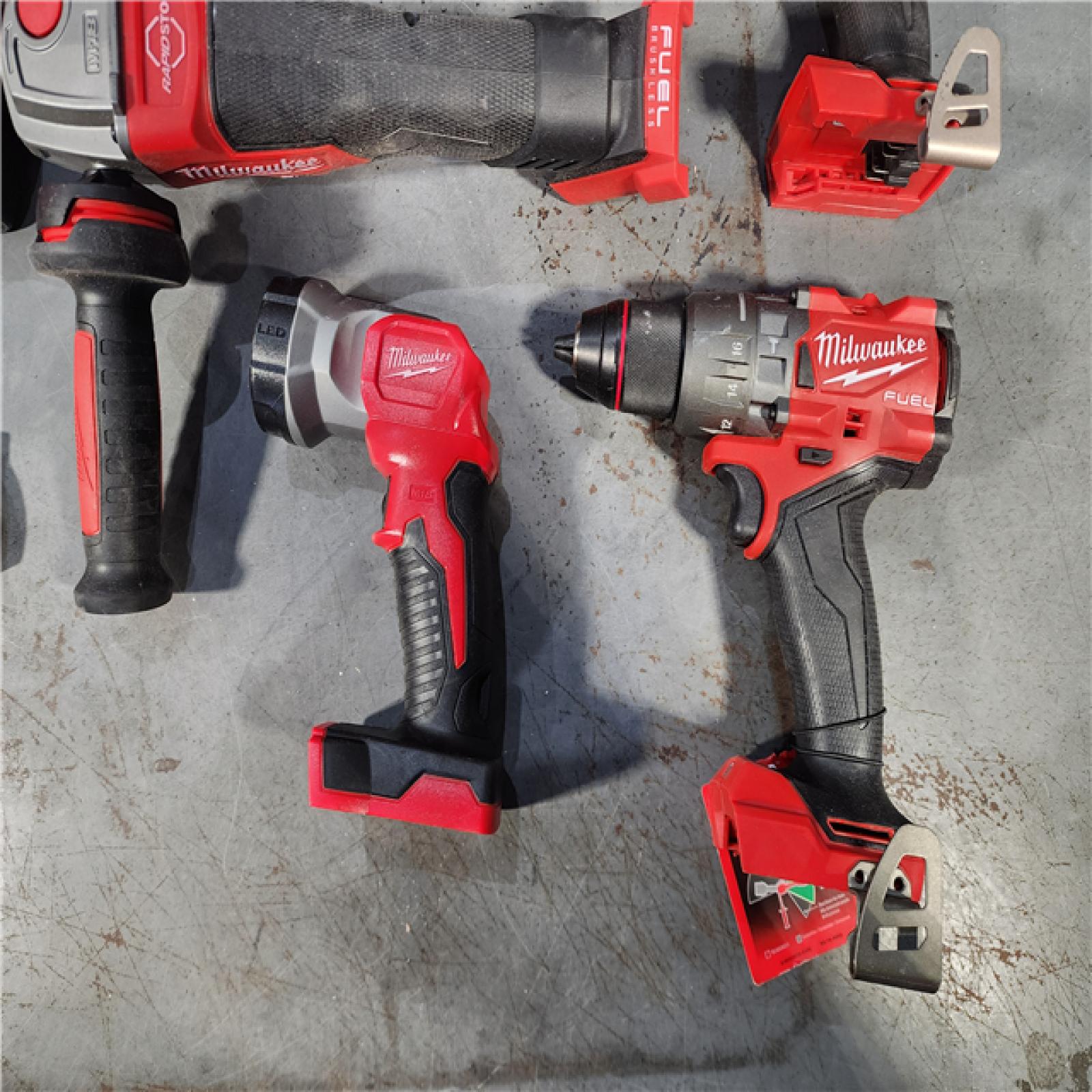 HOUSTON LOCATION - AS-IS Milwaukee 5 Tool Combo Kit W/ (2) Battery & Charger