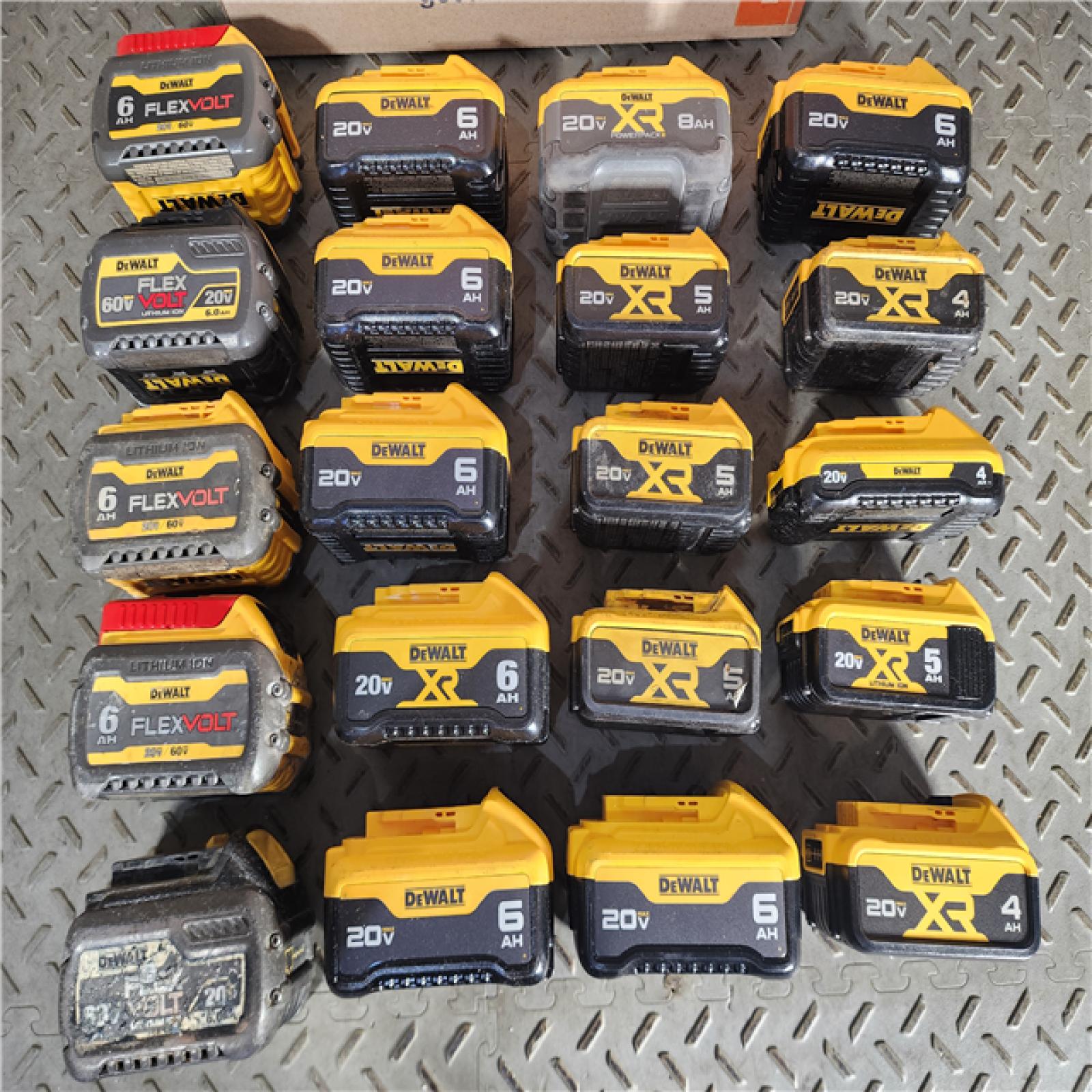 HOUSTON LOCATION - AS-IS DEWALT BATTERY PACK QTY - 20