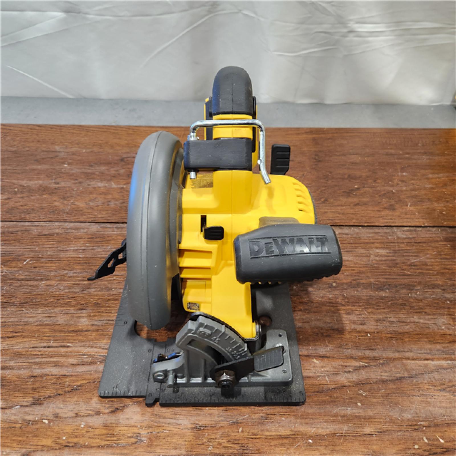 AS-IS DeWALT Flexvolt Max 7-1/4  60V Brushless Circular Saw DCS578B