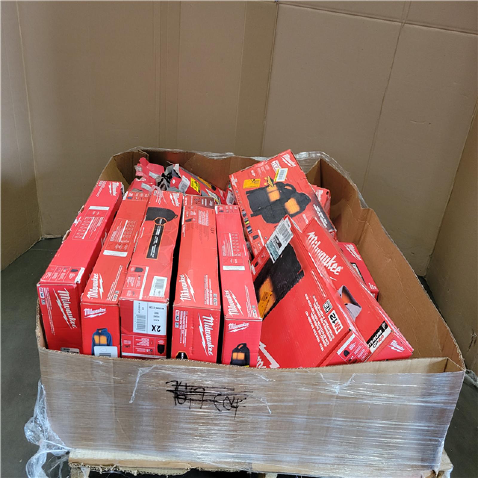 CALIFORNIA AS-IS MILWAUKEE CLOTHING PALLET