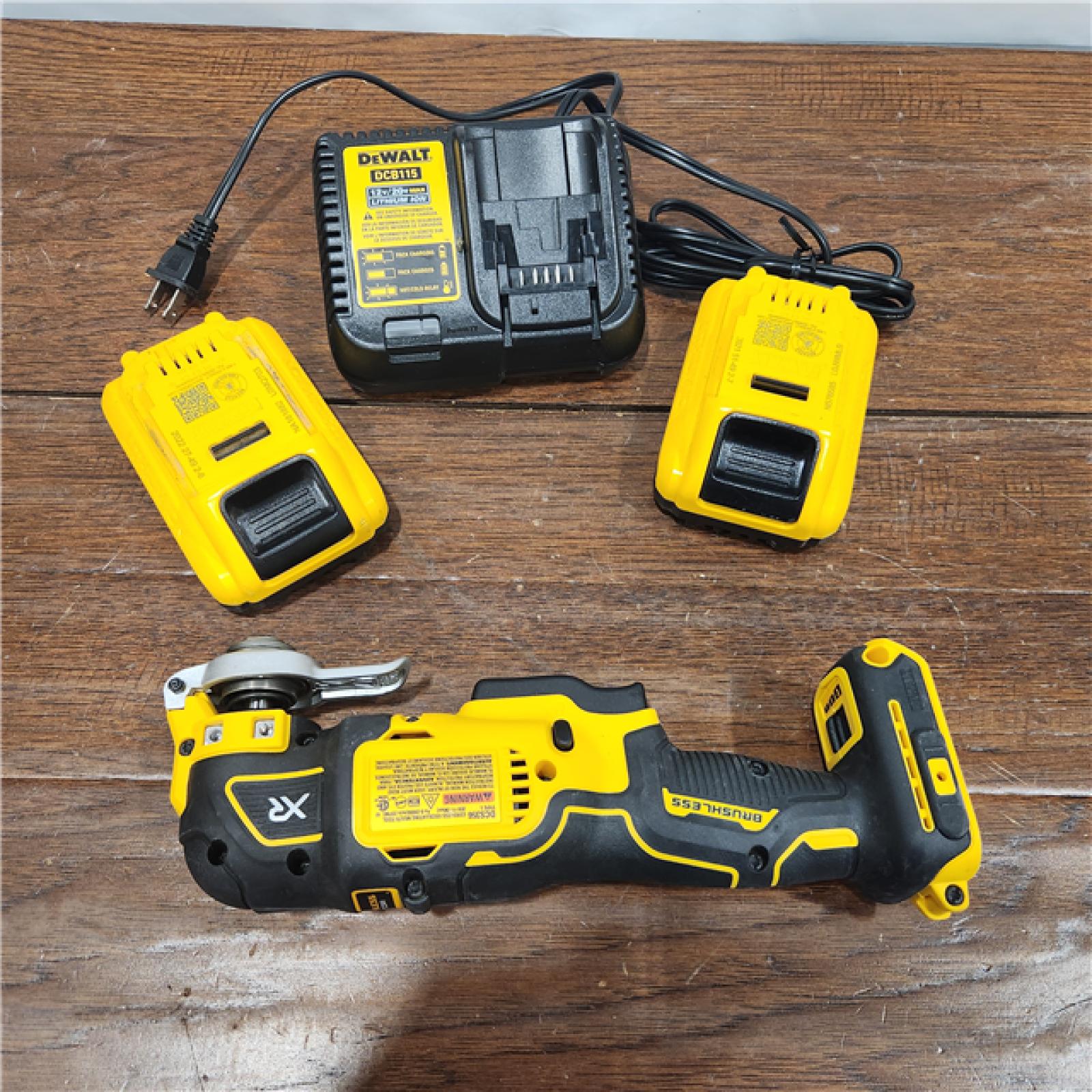 NEW DEWALT ATOMIC 20V MAX* Oscillating Tool, Brushless Cordless, Oscillating, 4ah Battery, Charger and Kit Bag (DCS354Q1)