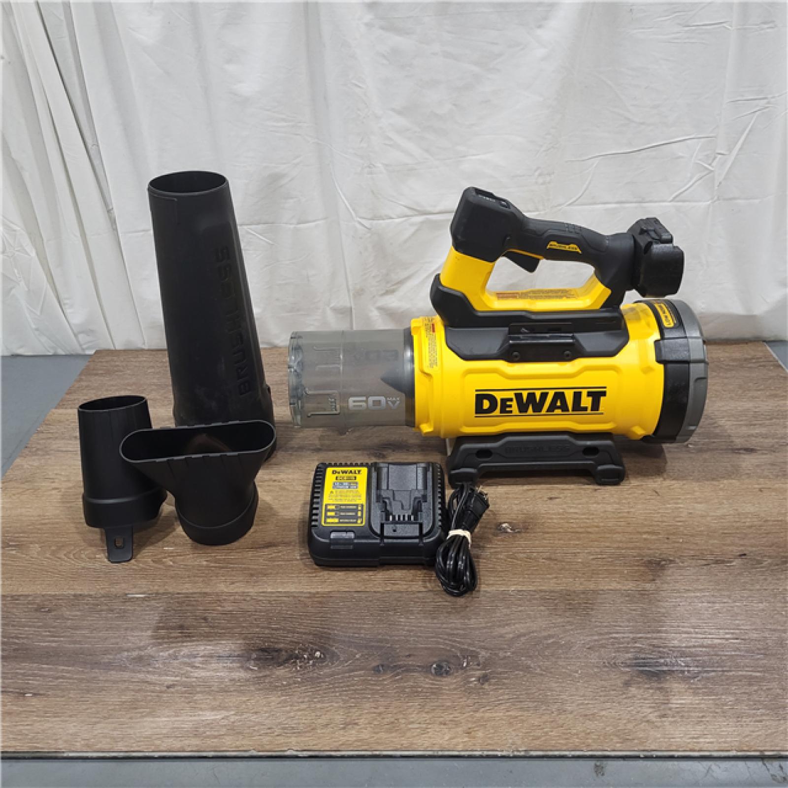 AS-IS FLEXVOLT 60V MAX 160 MPH 760 CFM Brushless Cordless  and Charger