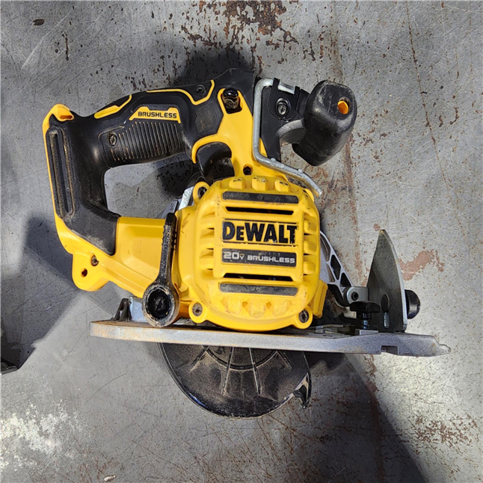 HOUSTON LOCATION - AS-IS (2) DeWALT DCS565B 20V Max Brushless 6.5   Cordless Circular Saw (TOOL ONLY)