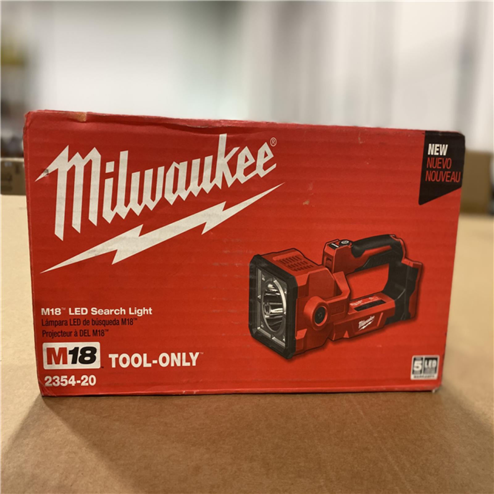 NEW! - Milwaukee M18 18-Volt 1250 Lumens Lithium-Ion Cordless Search Light (Tool-Only)