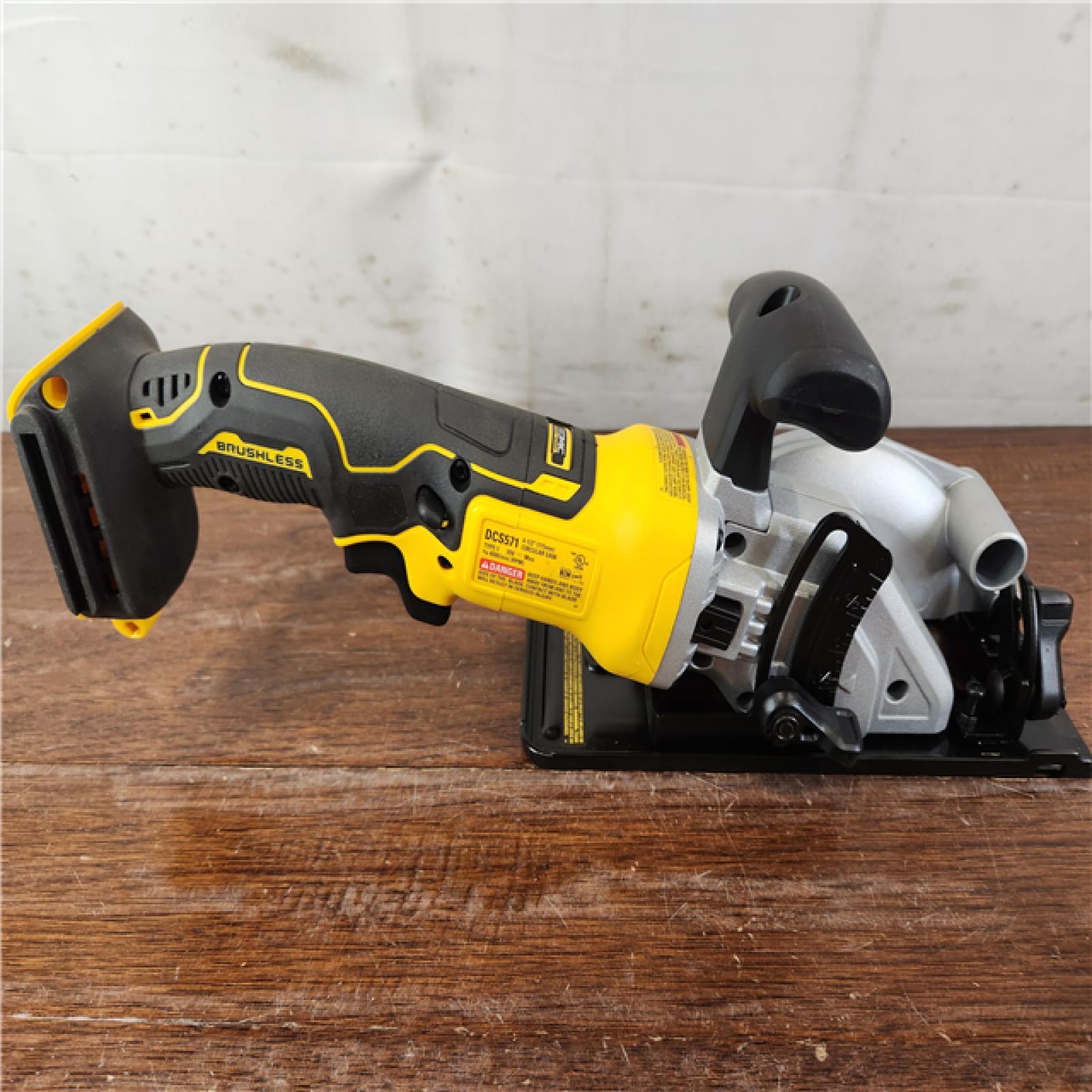 AS-IS DeWalt 20V MAX ATOMIC Cordless Brushless Compact 4-1/2 in. Circular Saw (Tool Only)