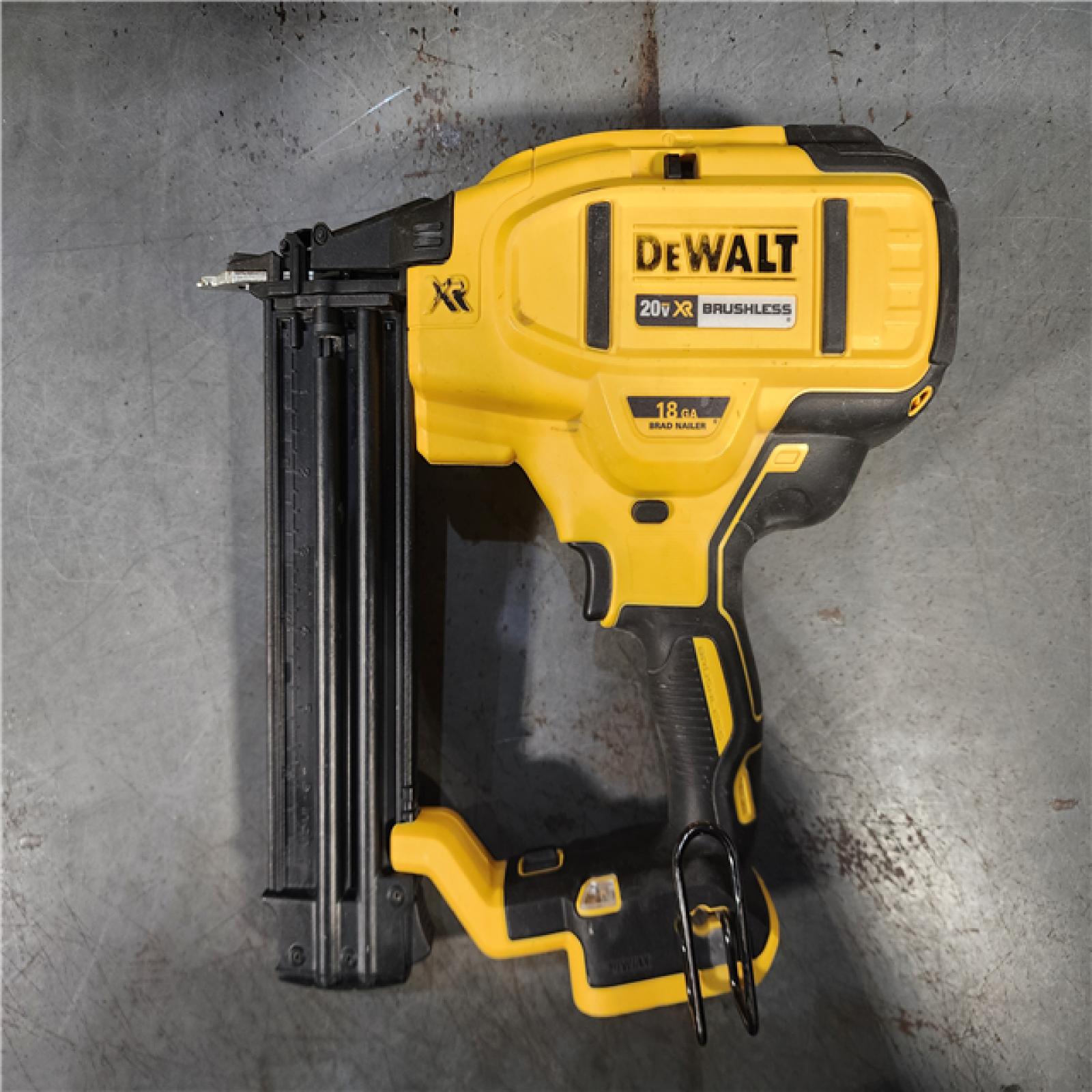 HOUSTON LOCATION - AS-IS DEWALT 20V MAX XR 18 Gauge Brad Nailer Kit