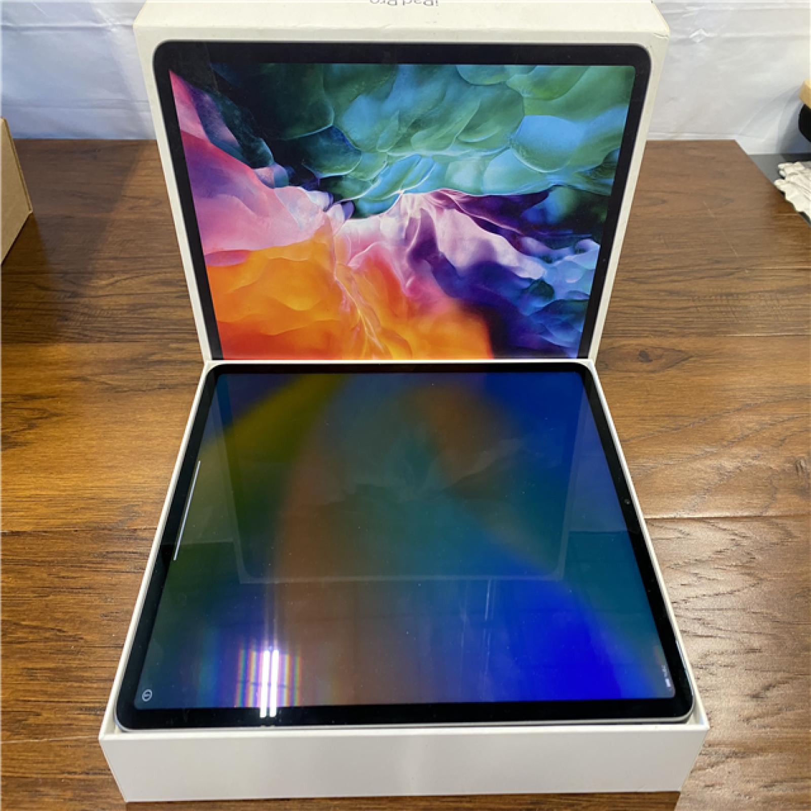 Apple iPad Pro (12.9 ) 5th Gen 128GB Space Gray Wi-Fi MHNF3LL/A