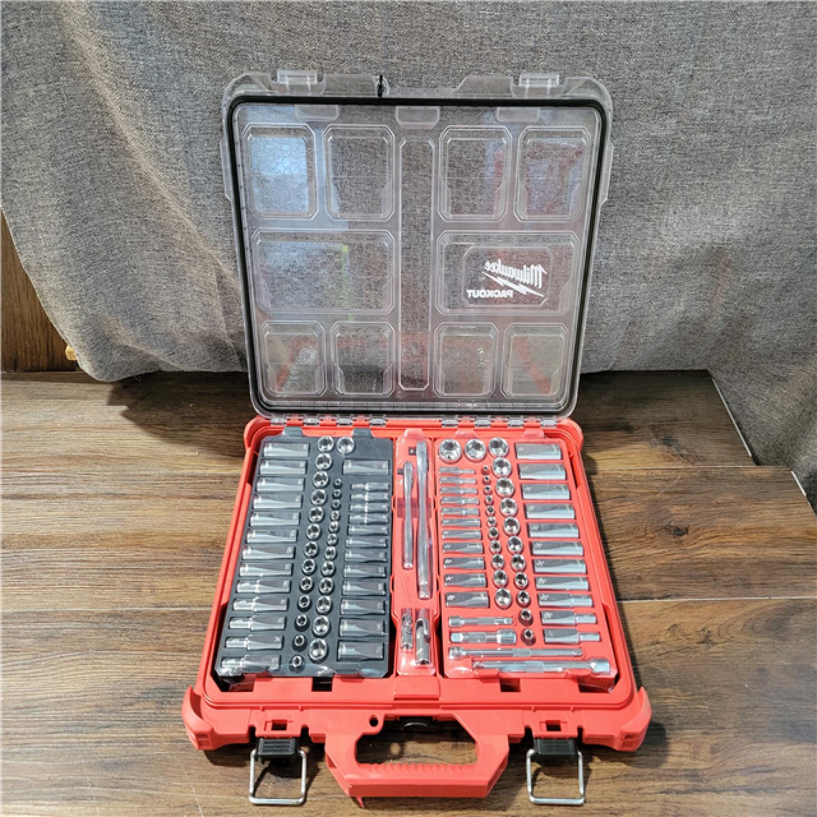 CALIFORNIA NEW MILWAUKEE 106 PC 1/4 & 3/8 METRIC & SAE RATCHET AND SOCKET SET WITH PACKOUT