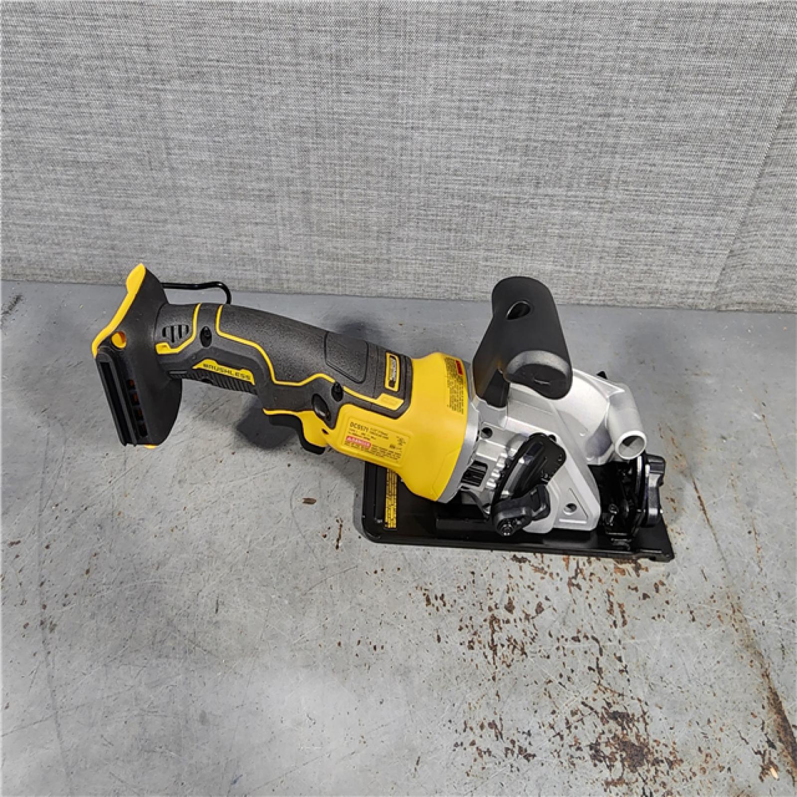 HOUSTON LOCATION - AS-IS DEWALT ATOMIC 20V MAX Cordless Brushless 4-1/2 in. Circular Saw (Tool Only)