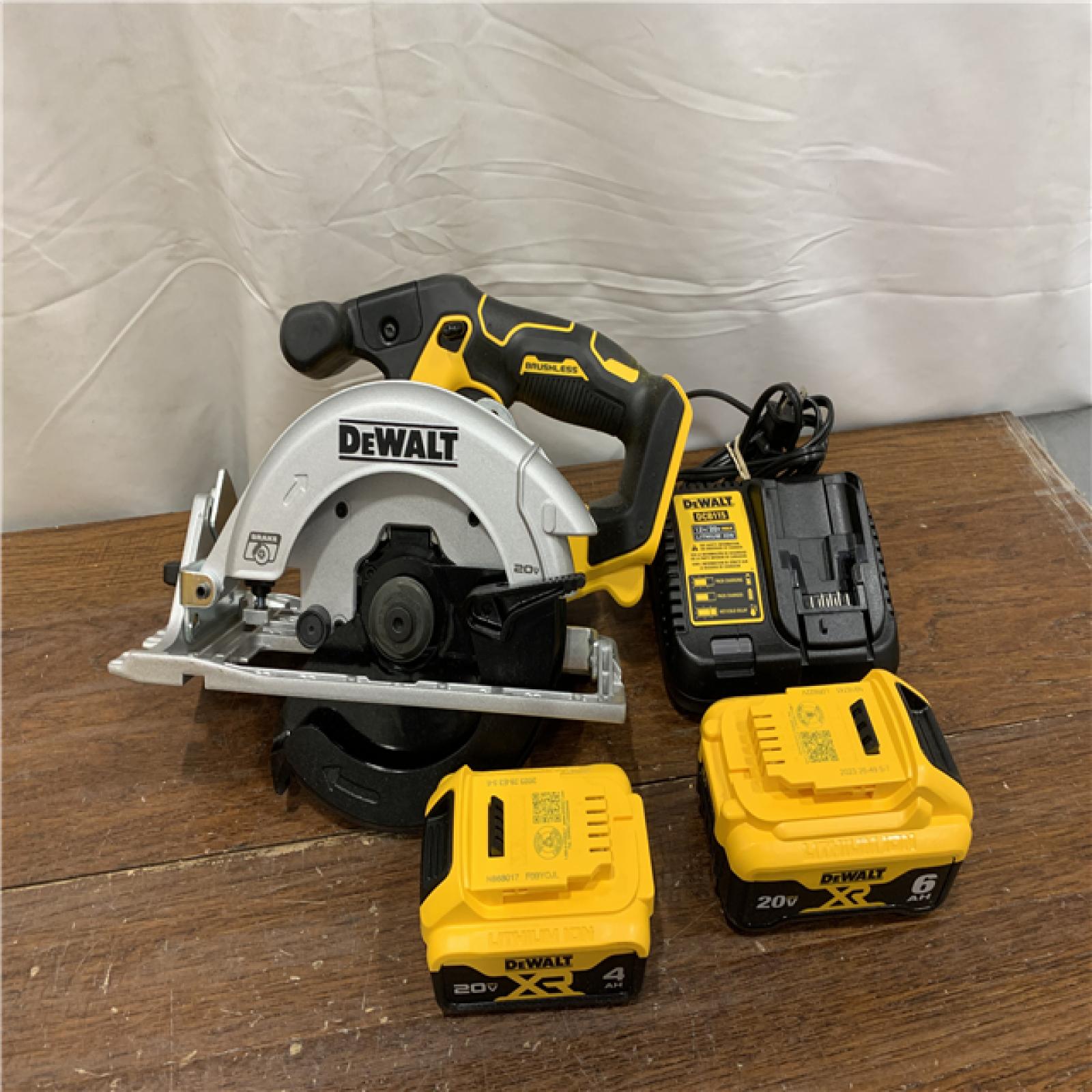 AS-ISDeWALT DCS565B 20V Max Brushless 6.5   Cordless Circular Saw