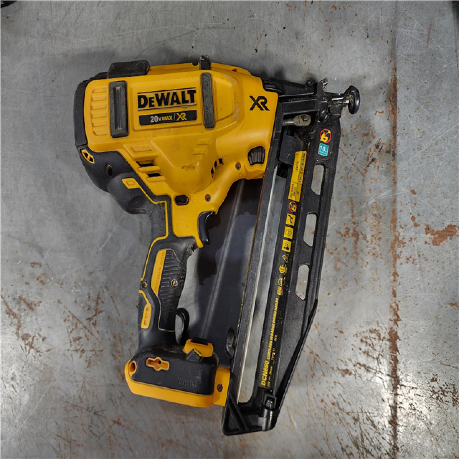 HOUSTON LOCATION - AS-IS DeWalt DCN660D1 20V 16 Gauge Cordless Angled Finish Nailer Kit W/ 2Ah Battery