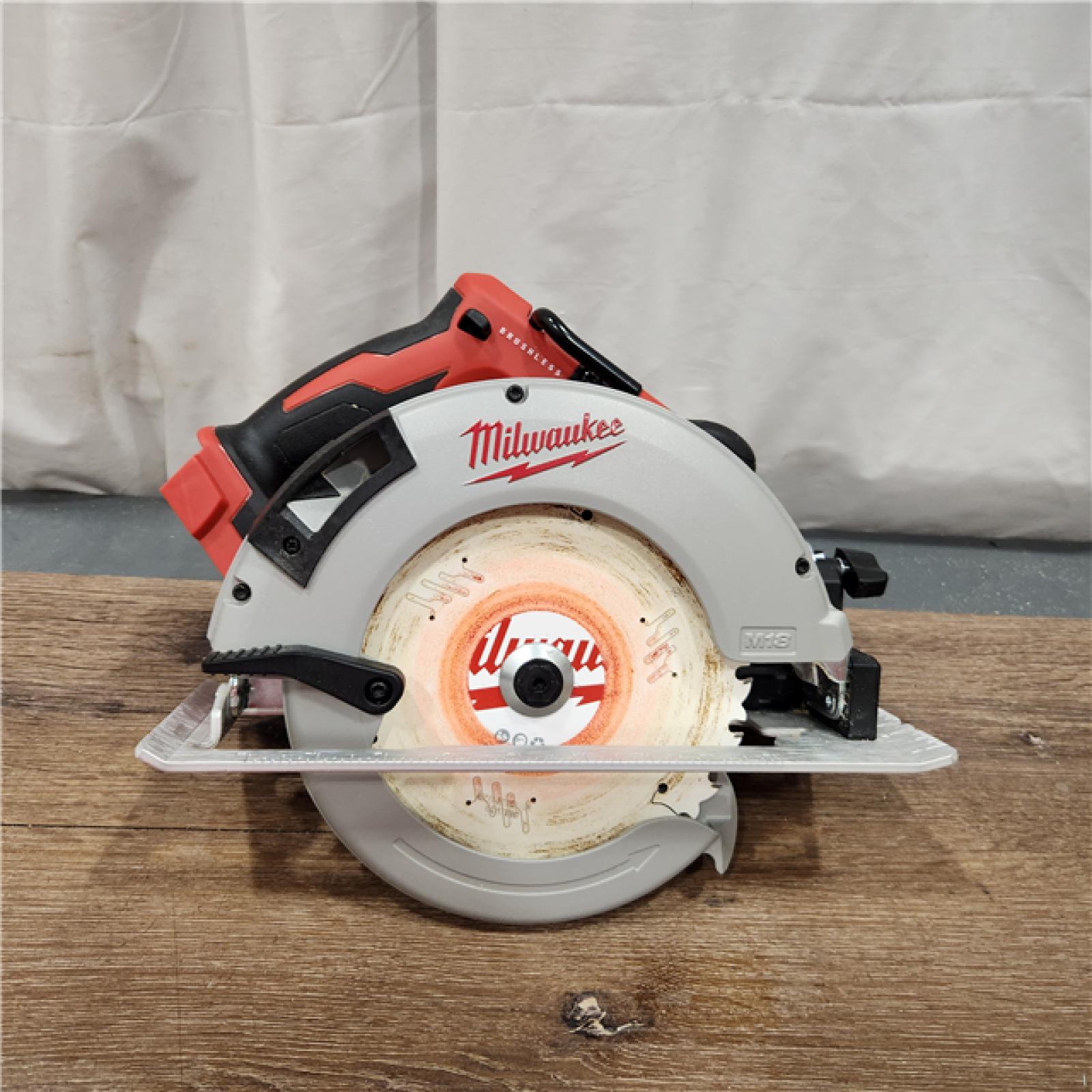 AS-IS Milwaukee M18 7-1/4  18V Brushless Circular Saw 2631-20 (Bare Tool)