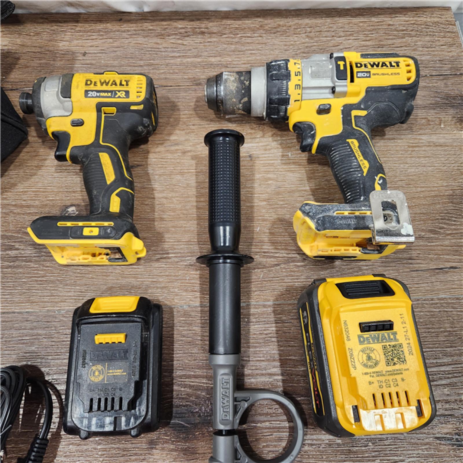 AS-IS DEWALT 20V MAX Cordless Brushless Hammer Drill/Driver 2 Tool Combo Kit with FLEXVOLT ADVANTAGE