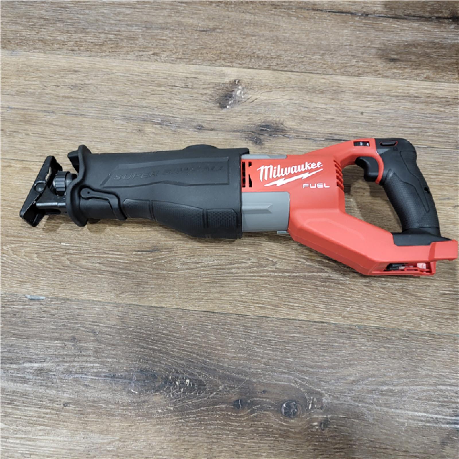 LIKE NEW Milwaukee M18 Fuel 18V Brushless Super Sawzall Reciprocating Saw 2722-20 (Bare Tool)