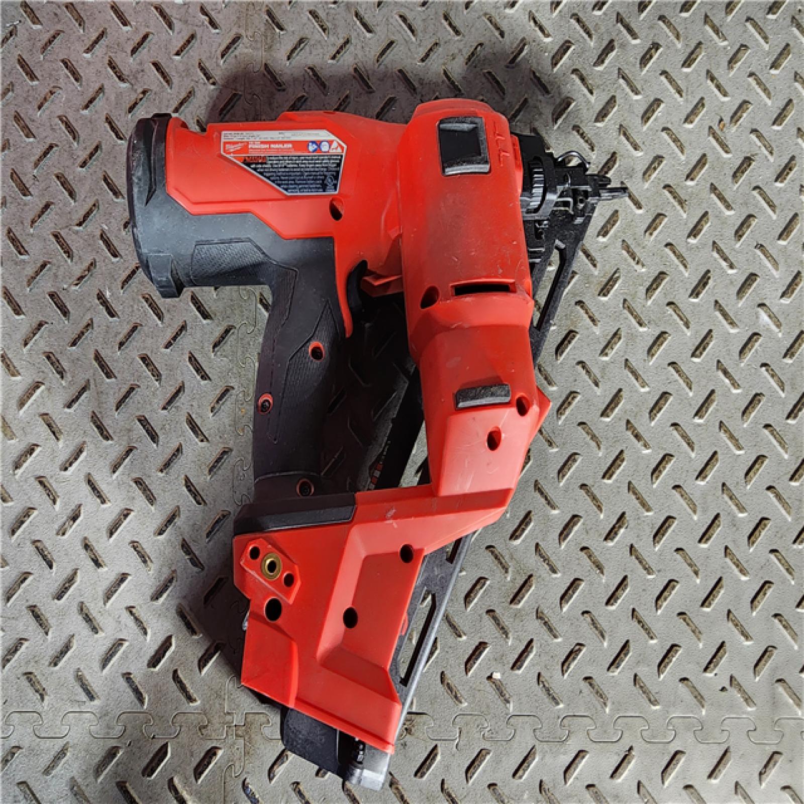 HOUSTON LOCATION - AS-IS Milwaukee 2839-20 M18 FUEL 15 Ga. 18 Volt Brushless Angled Finish Nailer (TOOL ONLY)