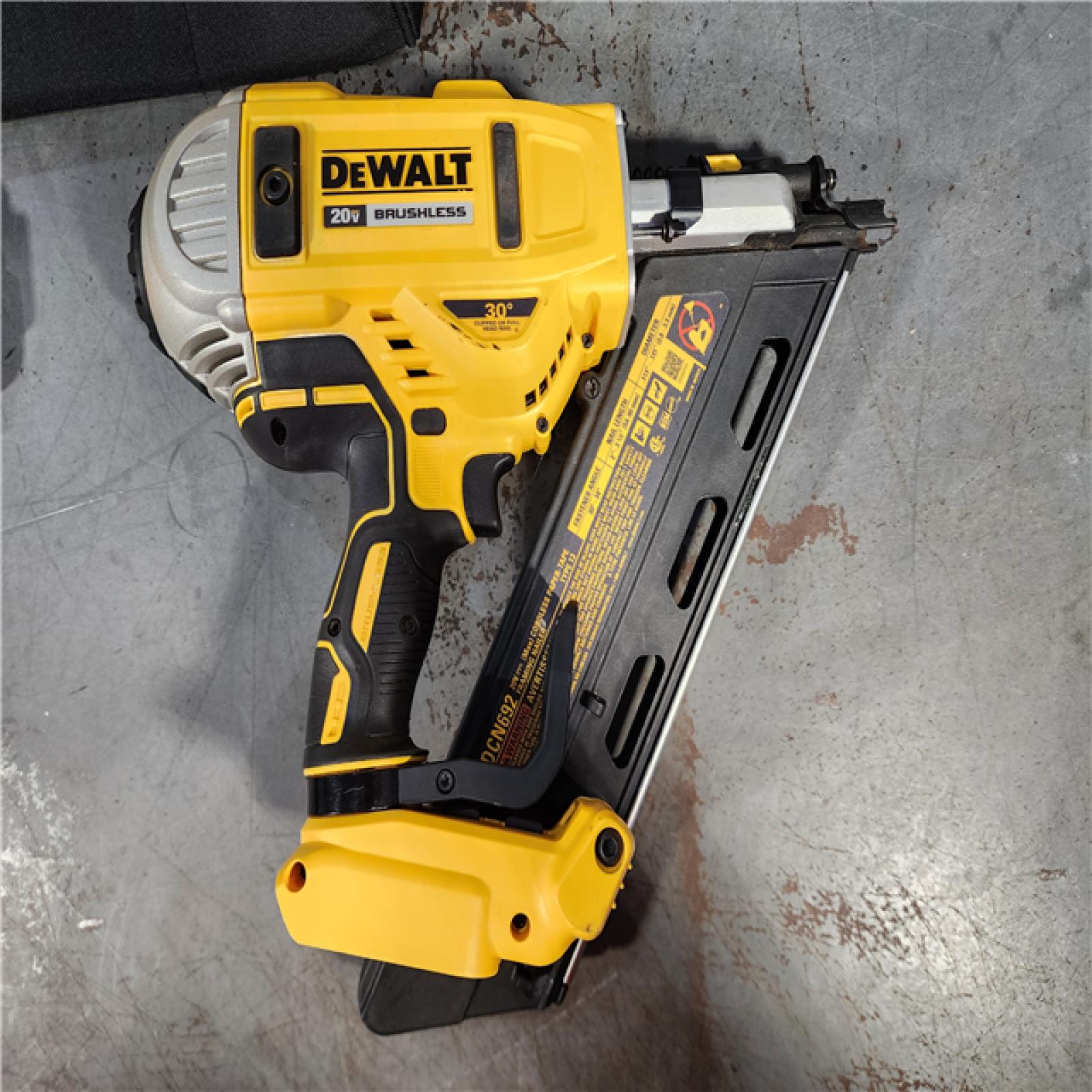 HOUSTON LOCATION - AS-IS DeWalt DCN692 18v XR Cordless Brushless Framing Nail Gun KIT